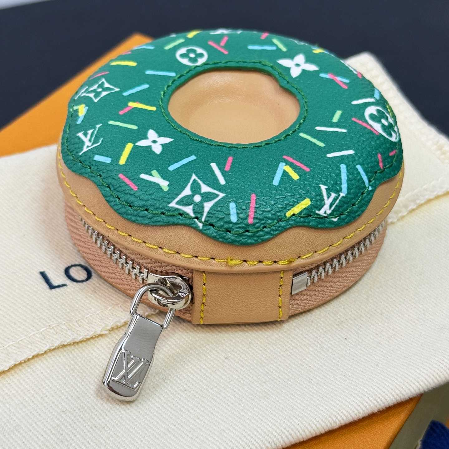 Louis Vuitton LV Donut Bag Charm    - EUR FASHION