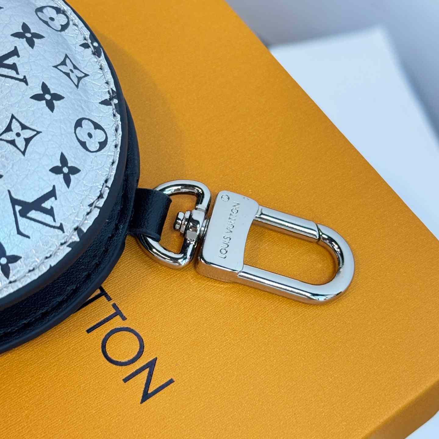 Louis Vuitton LV Alien Bag Charm - EUR FASHION