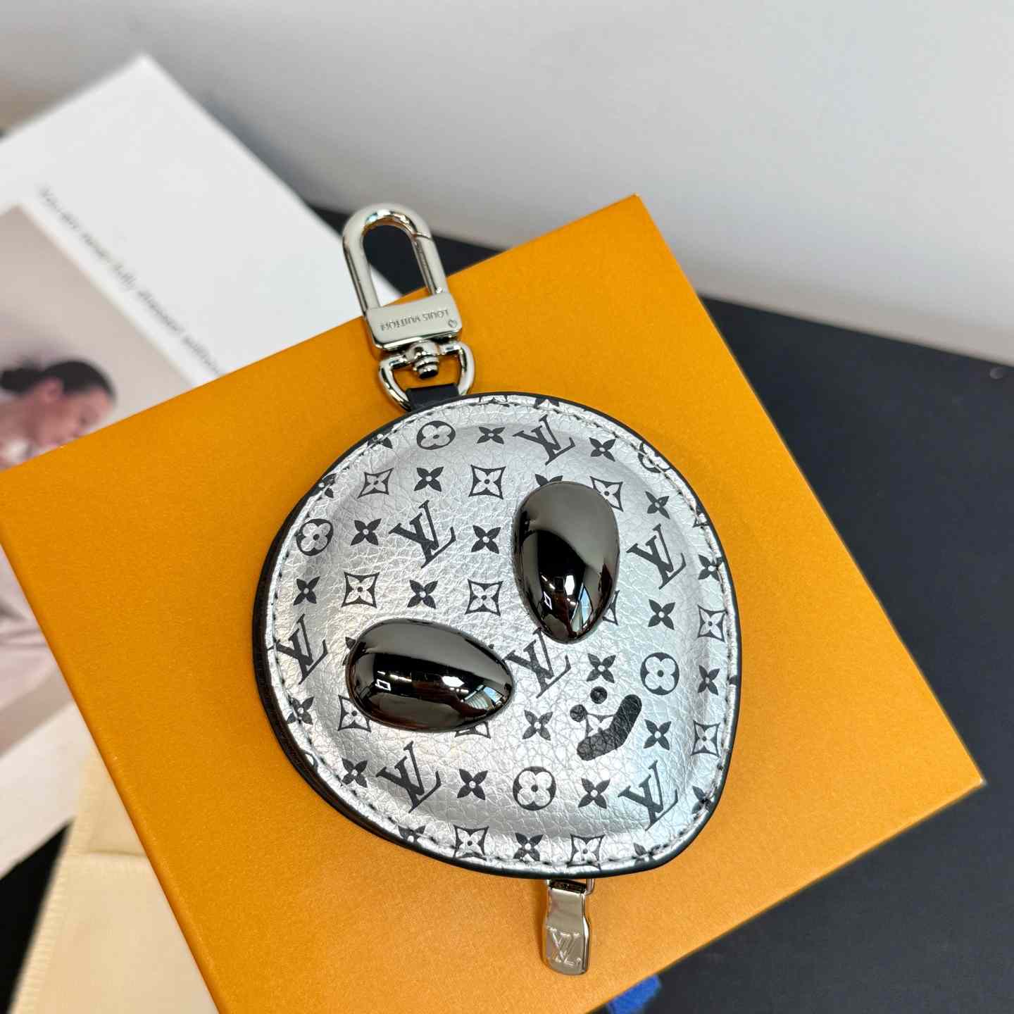 Louis Vuitton LV Alien Bag Charm - EUR FASHION