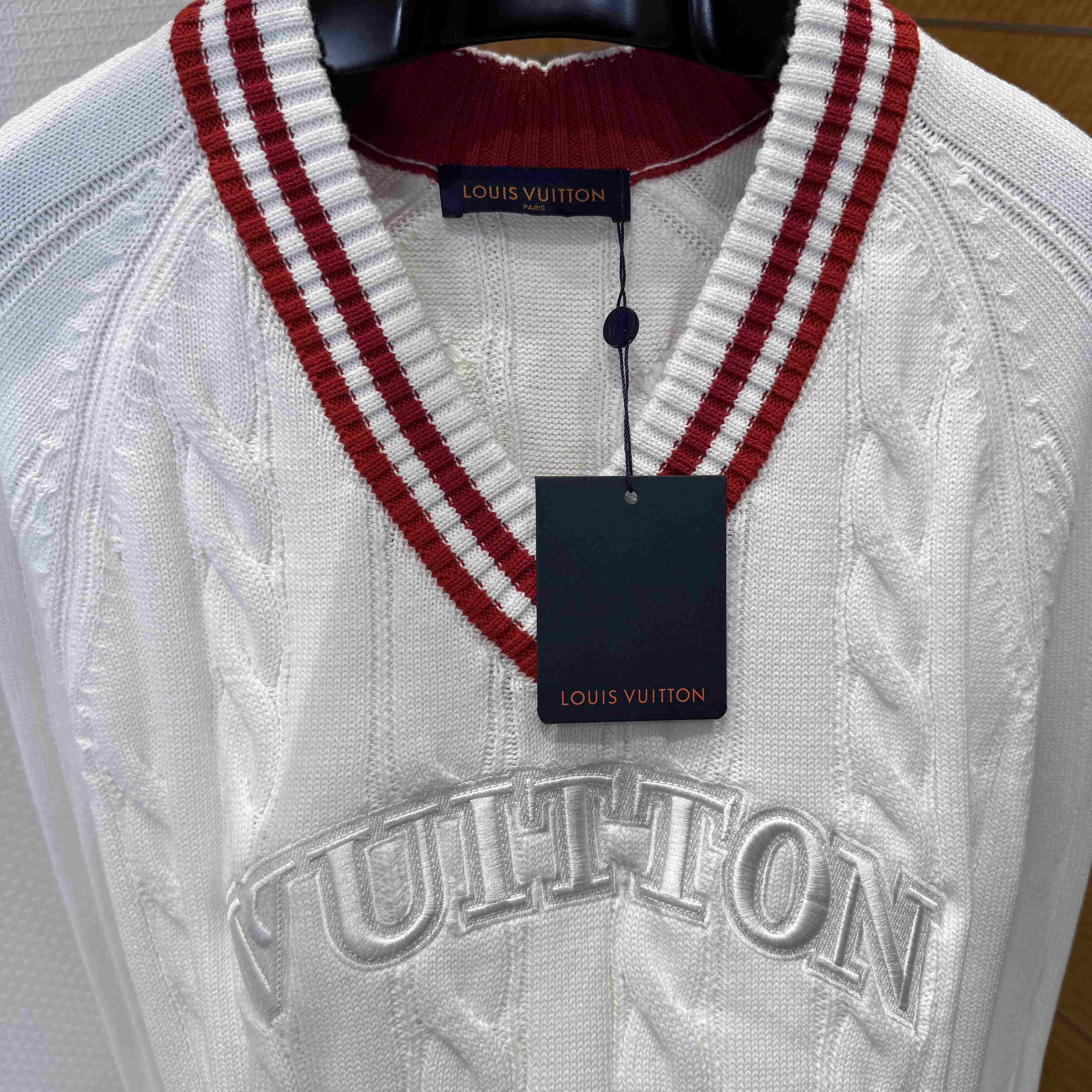 Louis Vuitton Preppy V-Neck Cable Pullover   1AIJYR - EUR FASHION