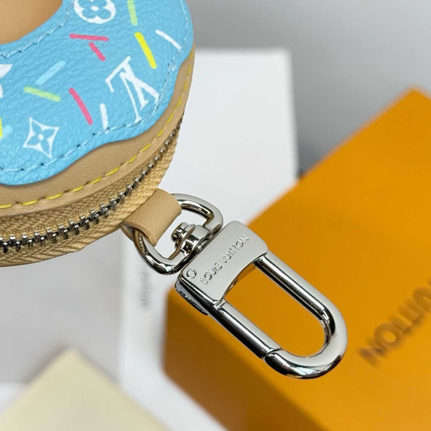 Louis Vuitton LV Donut Bag Charm    - EUR FASHION