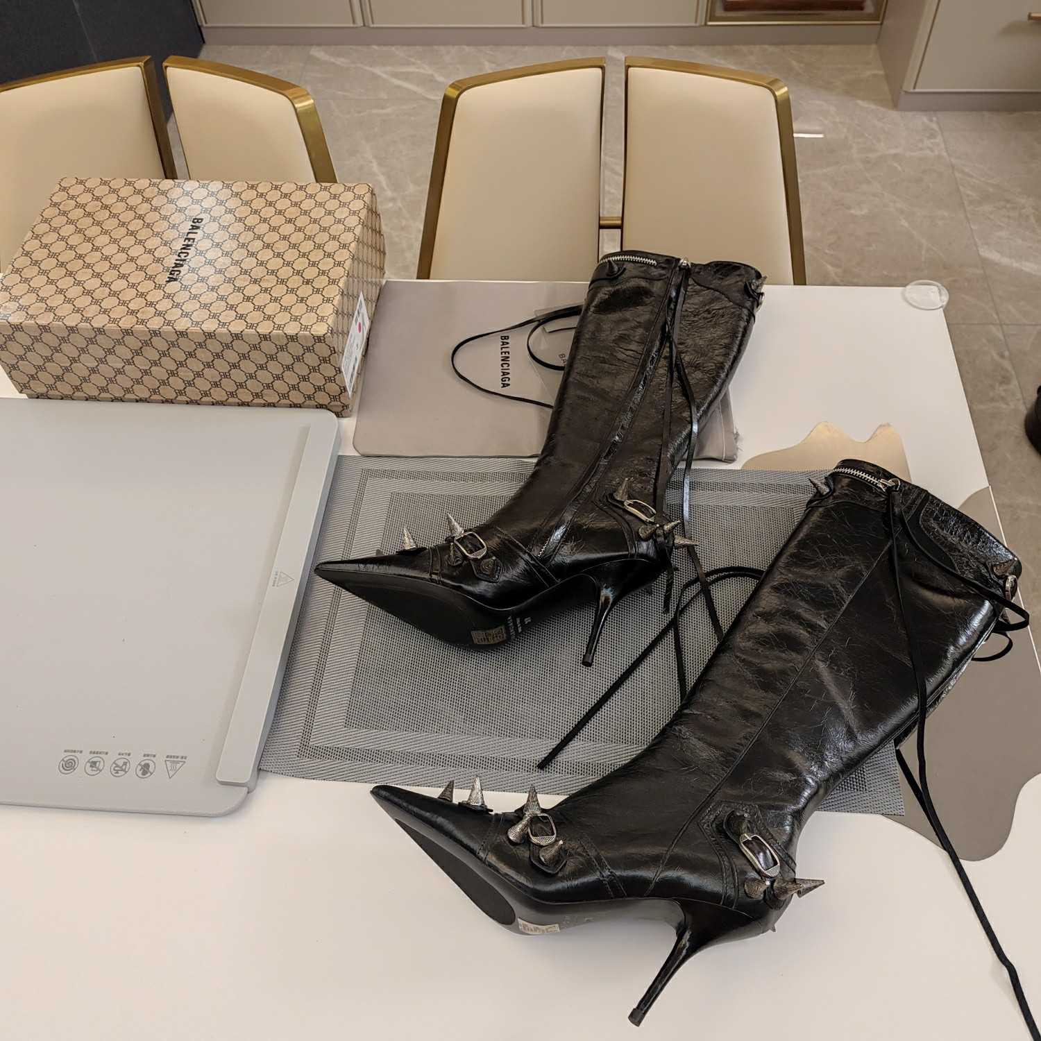 Balenciaga Cagole 90mm Boot In Black - EUR FASHION