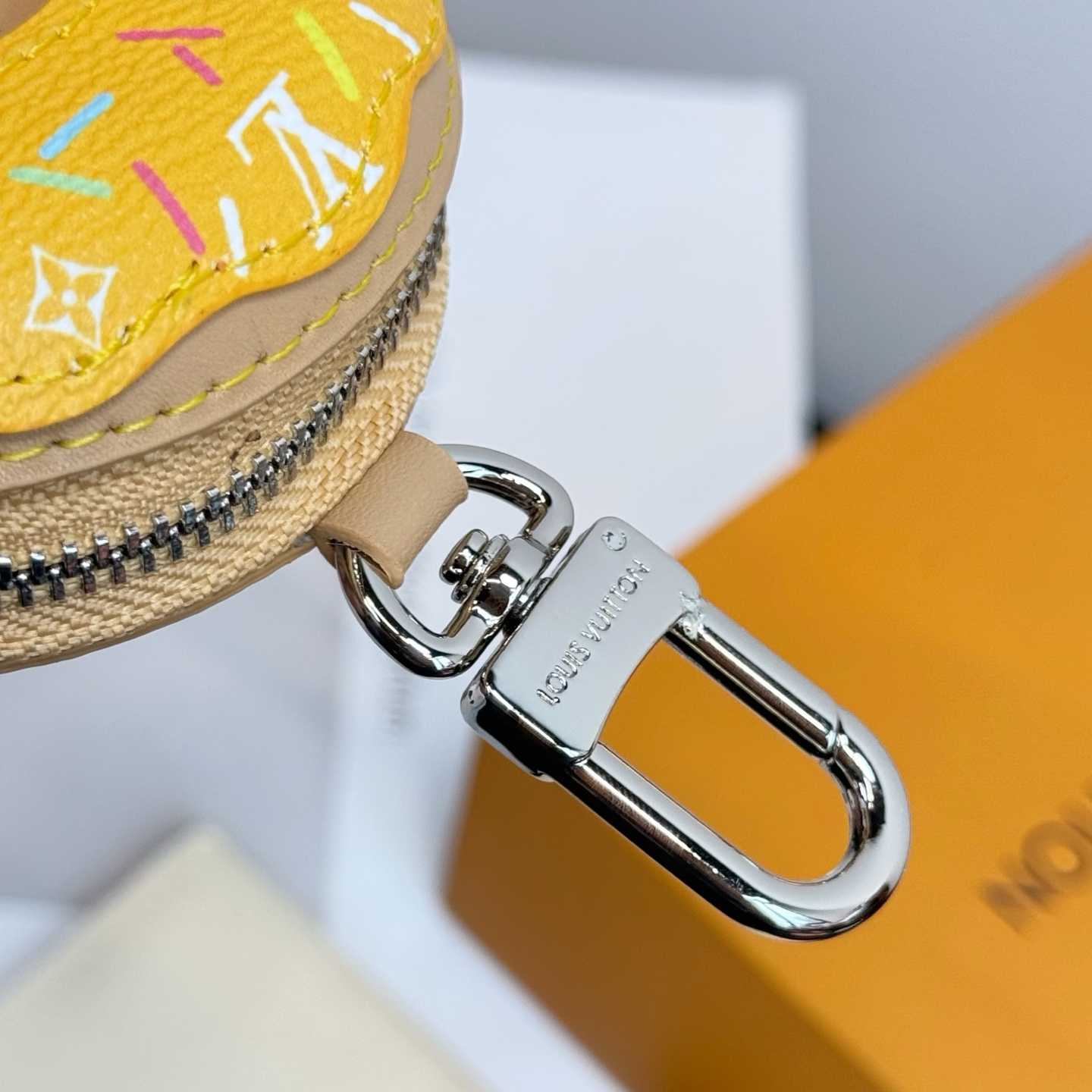 Louis Vuitton LV Donut Bag Charm    - EUR FASHION