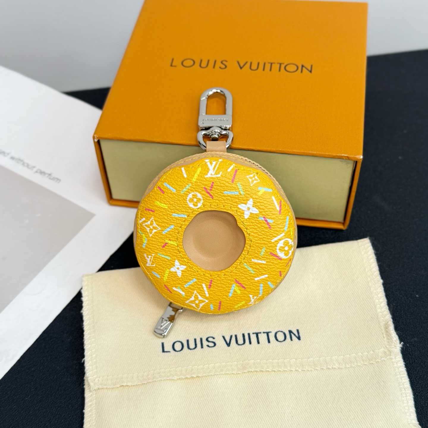 Louis Vuitton LV Donut Bag Charm    - EUR FASHION