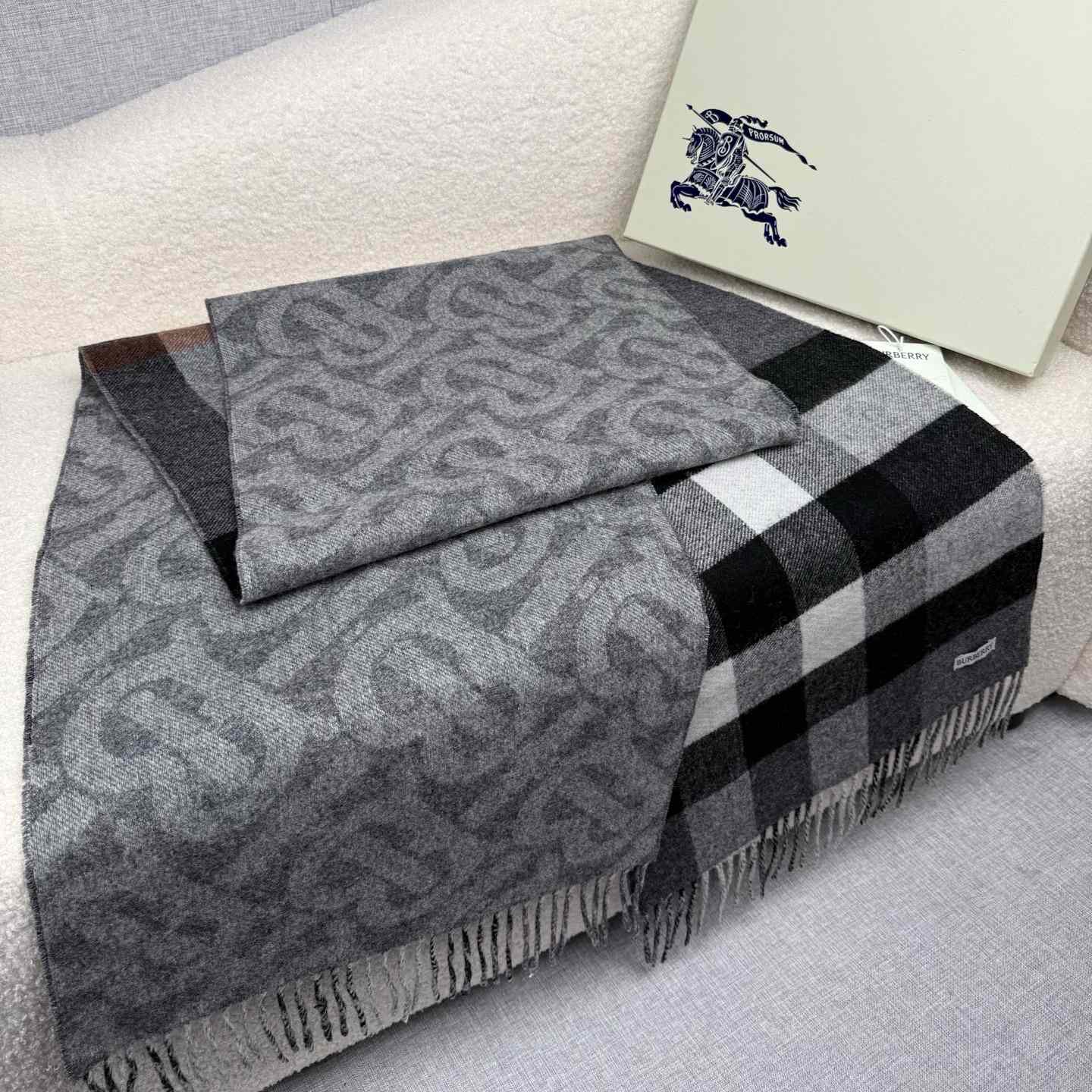 Burberry Reversible Check And Monogram Cashmere Scarf  - EUR FASHION