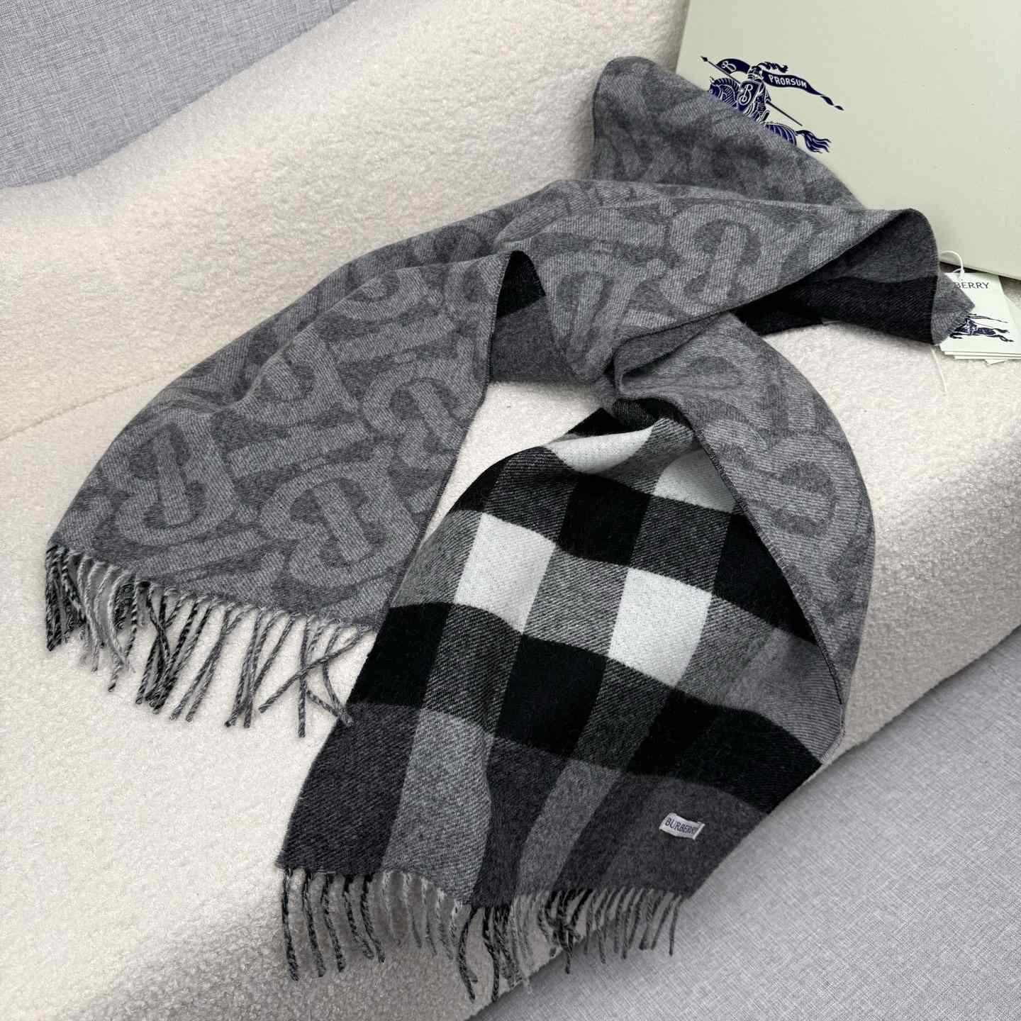 Burberry Reversible Check And Monogram Cashmere Scarf  - EUR FASHION