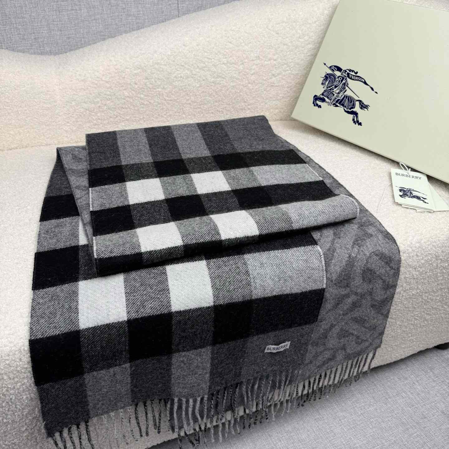 Burberry Reversible Check And Monogram Cashmere Scarf  - EUR FASHION