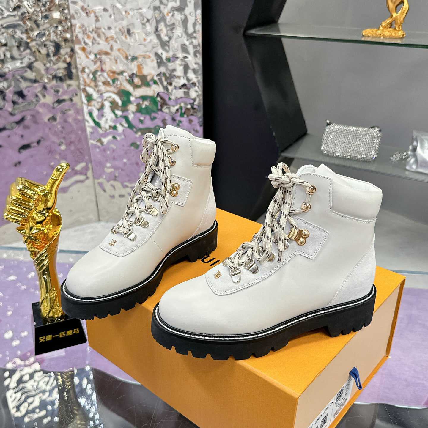 Louis Vuitton Territory Flat Ranger     1ACICS - EUR FASHION