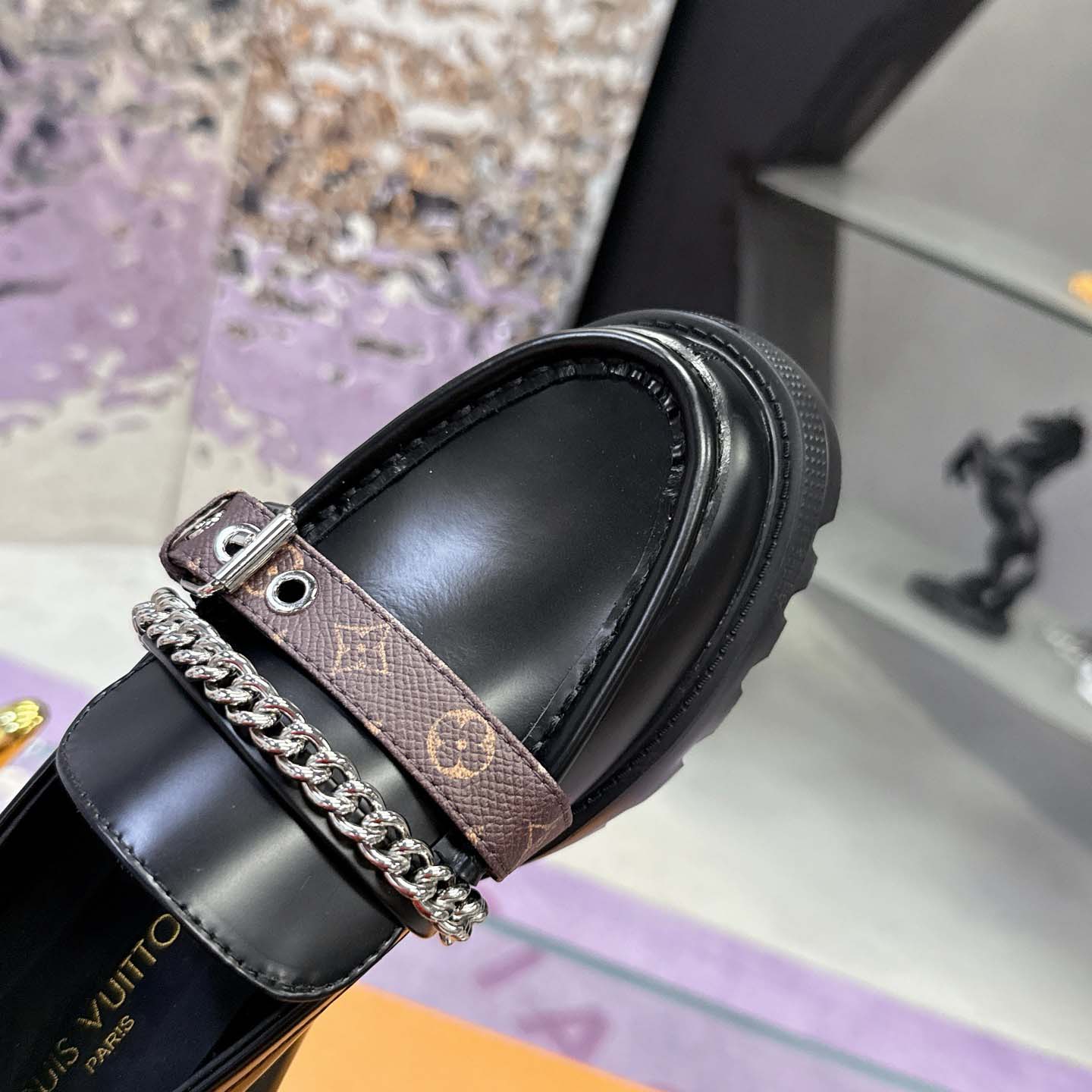 Louis Vuitton District Flat Loafer   1AICBZ - EUR FASHION