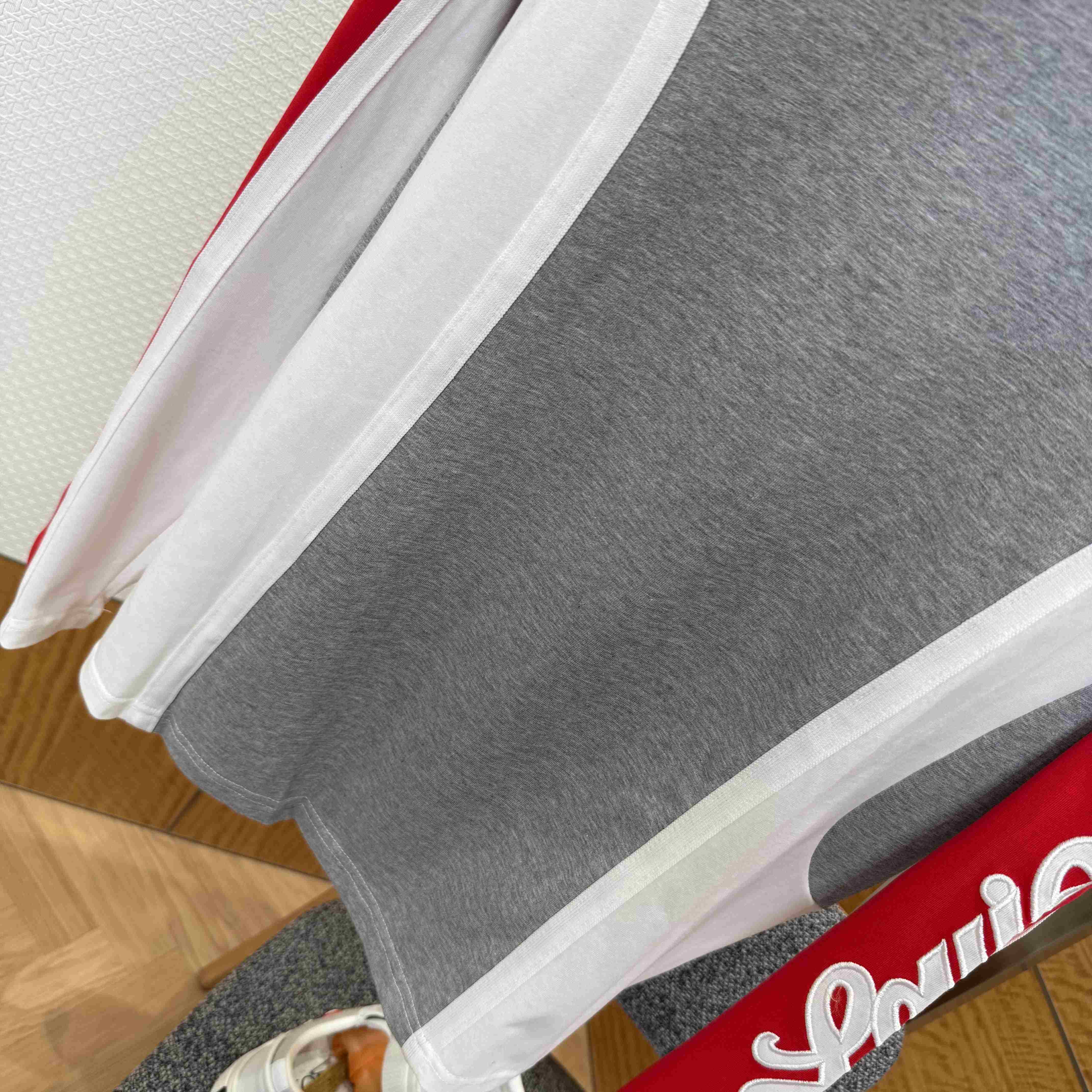 Louis Vuitton Signature Long-Sleeved T-Shirt   1AJCED - EUR FASHION