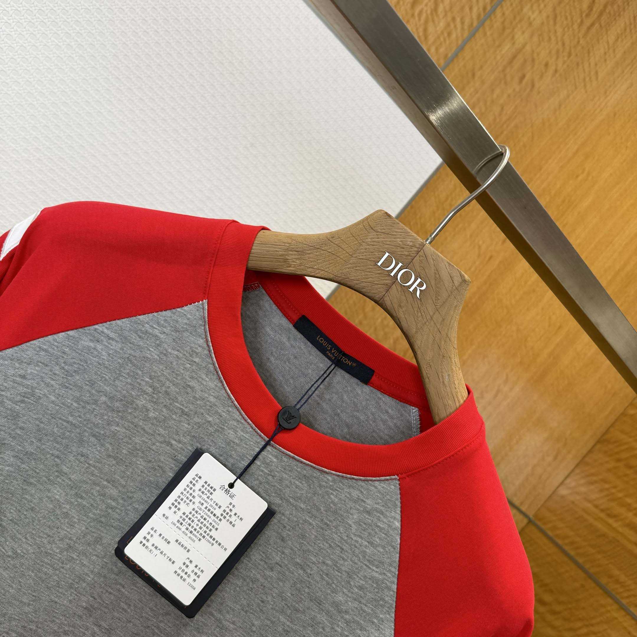 Louis Vuitton Signature Long-Sleeved T-Shirt   1AJCED - EUR FASHION