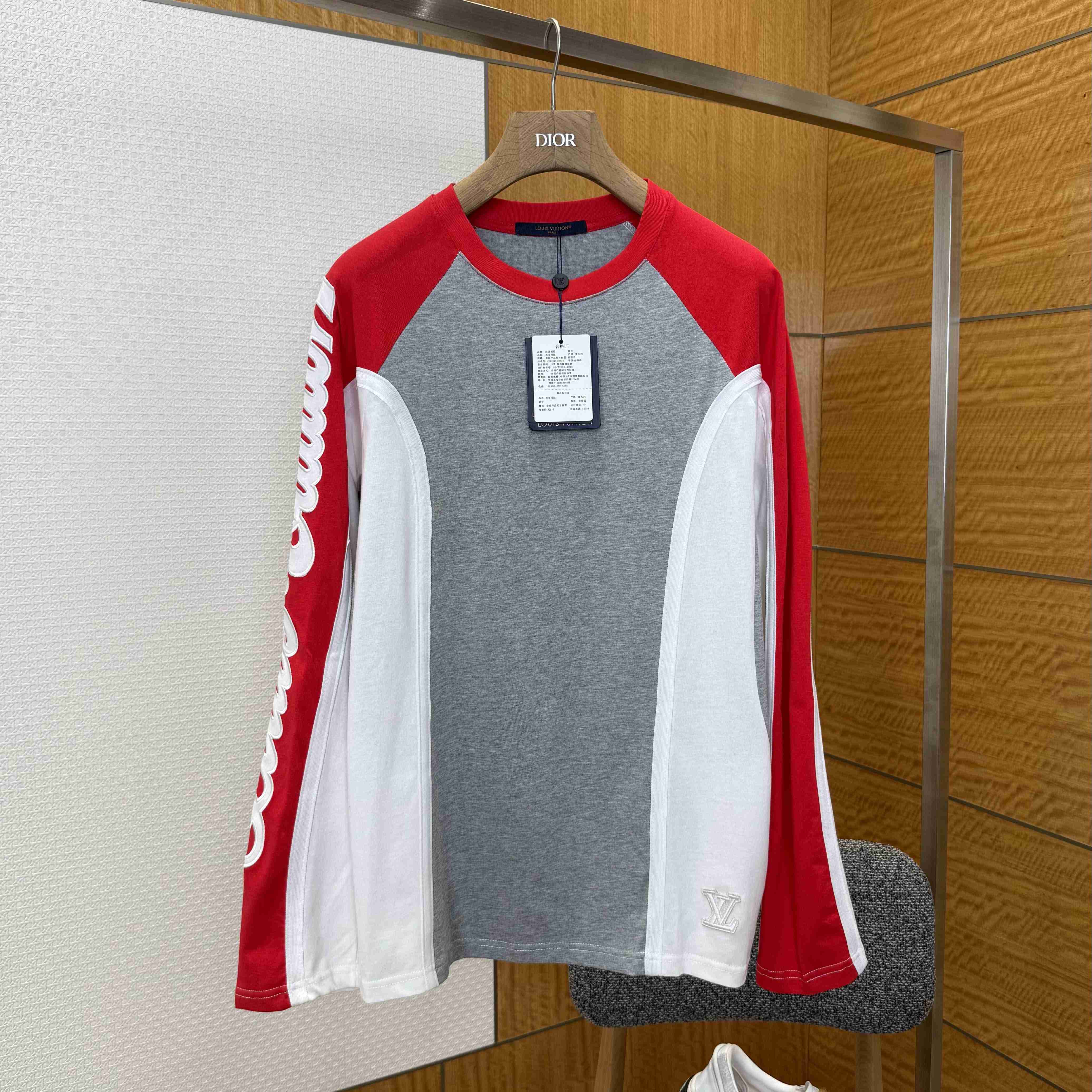 Louis Vuitton Signature Long-Sleeved T-Shirt   1AJCED - EUR FASHION