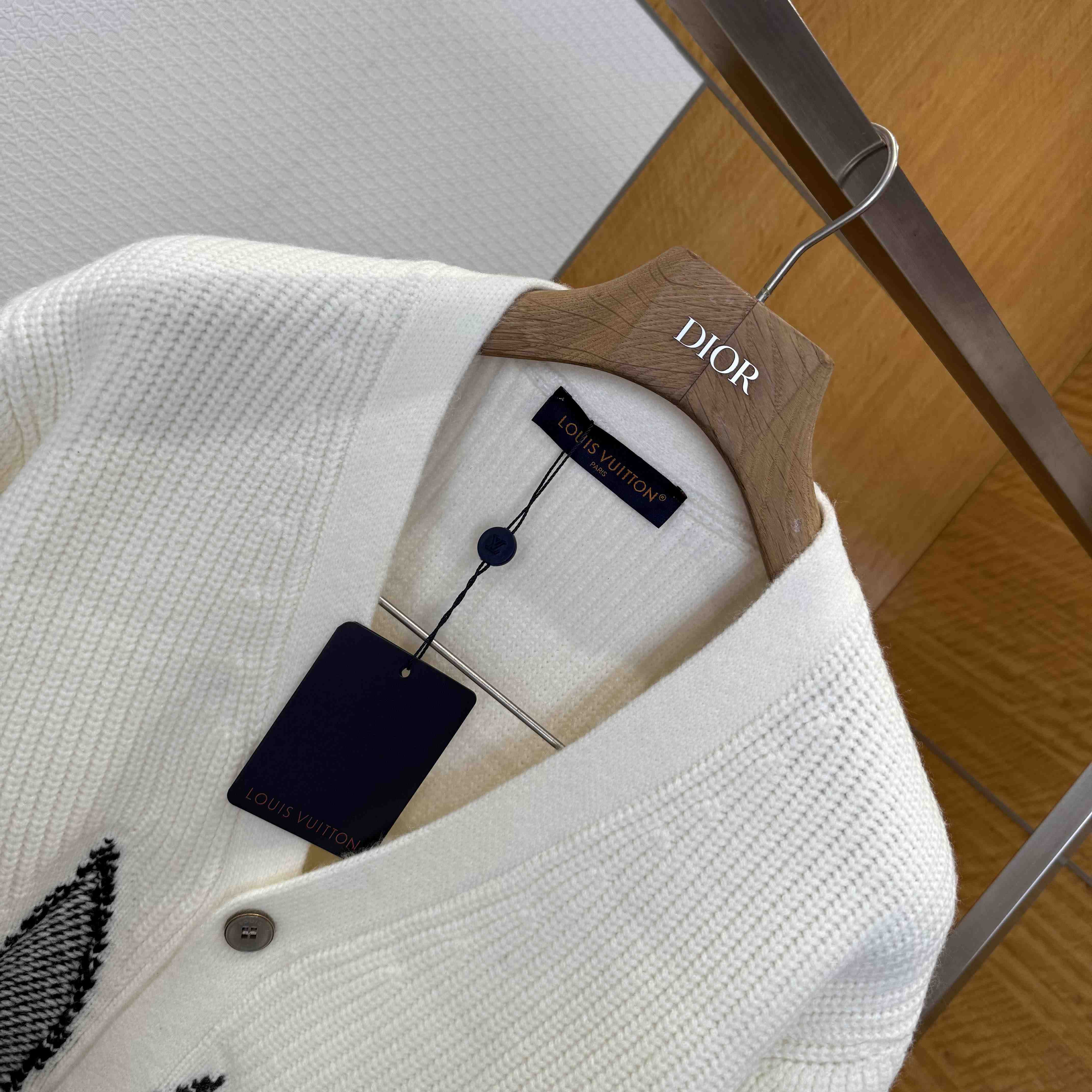 Louis Vuitton Graphic Knitted Cardigan   1AJBX9 - EUR FASHION