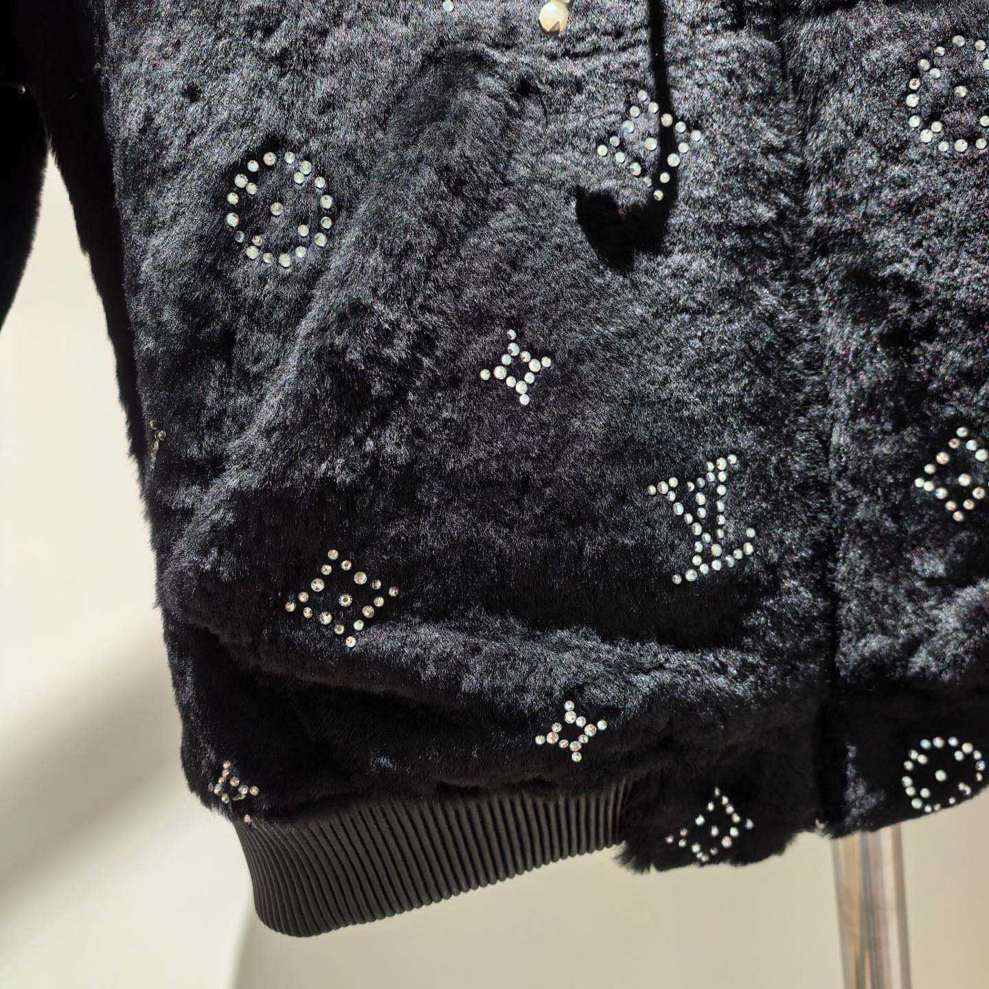 Louis Vuitton Monogram Embellished Shearling Hoodie   1AHBZ0 - EUR FASHION