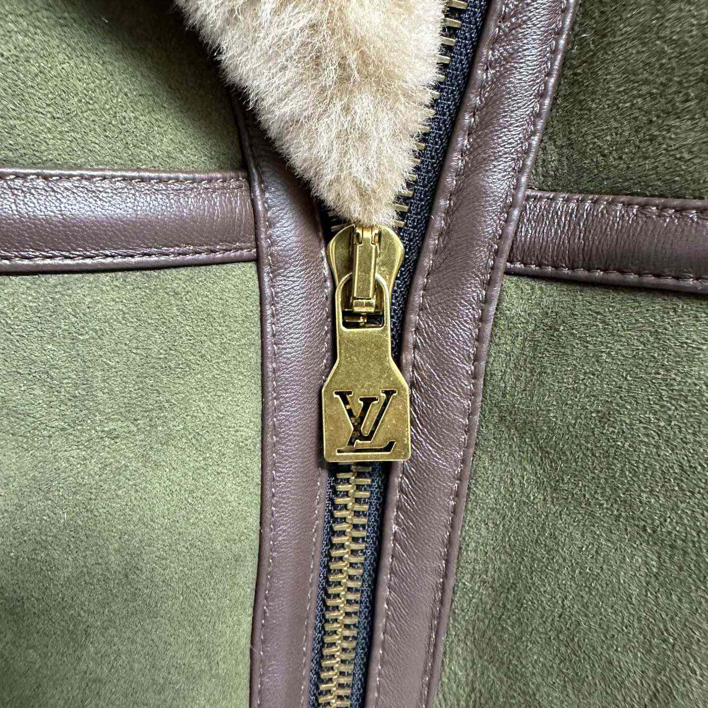 Louis Vuitton Shearling Bombardier   1AFIMT - EUR FASHION