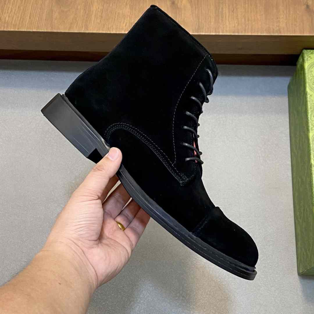 Gucci Men's Suede Lace-Up Boots - EUR FASHION