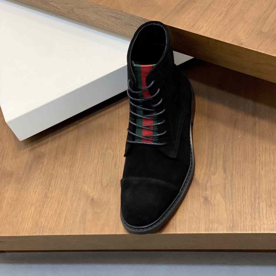 Gucci Men's Suede Lace-Up Boots - EUR FASHION