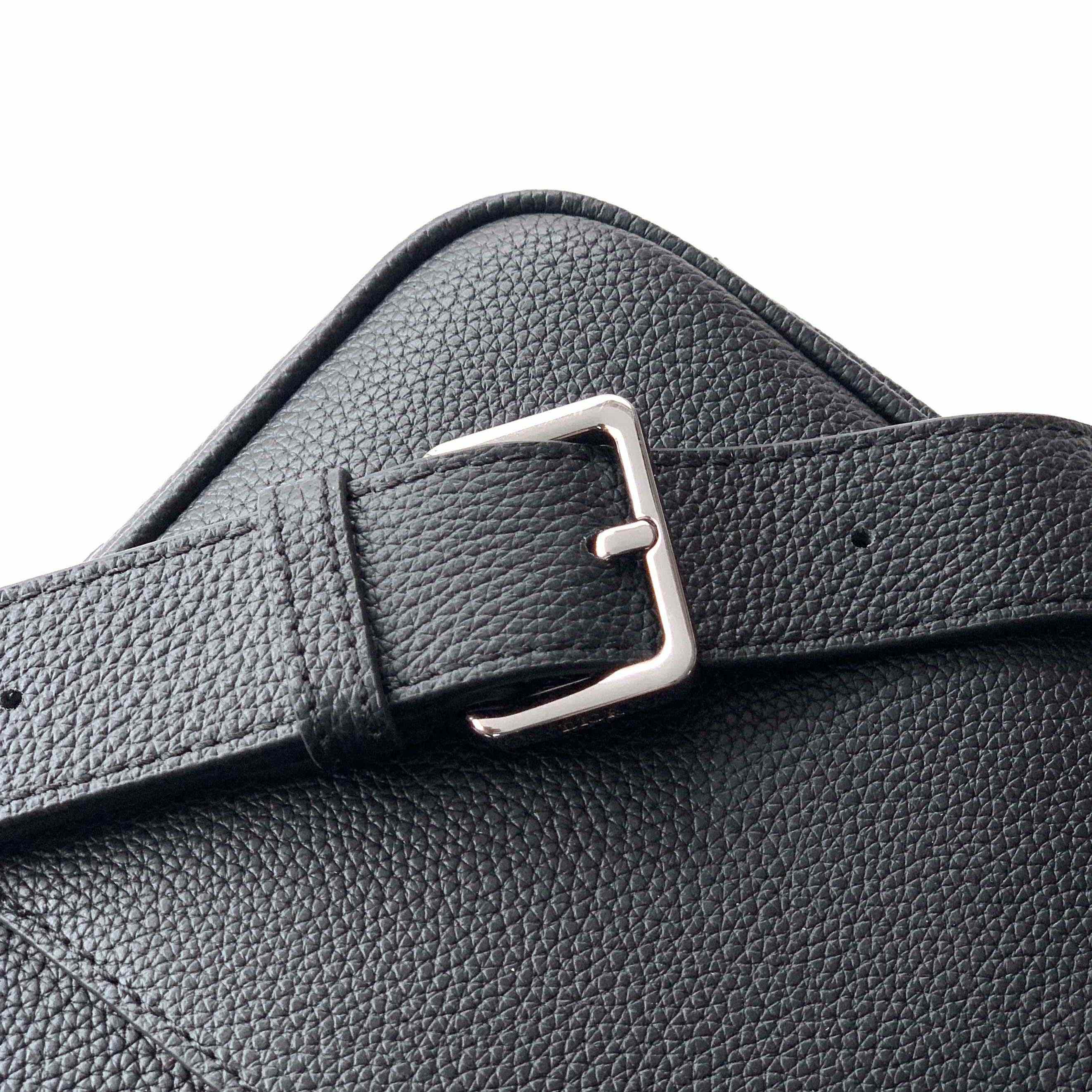 Dior CD Icon Zipped Messenger Bag  - EUR FASHION