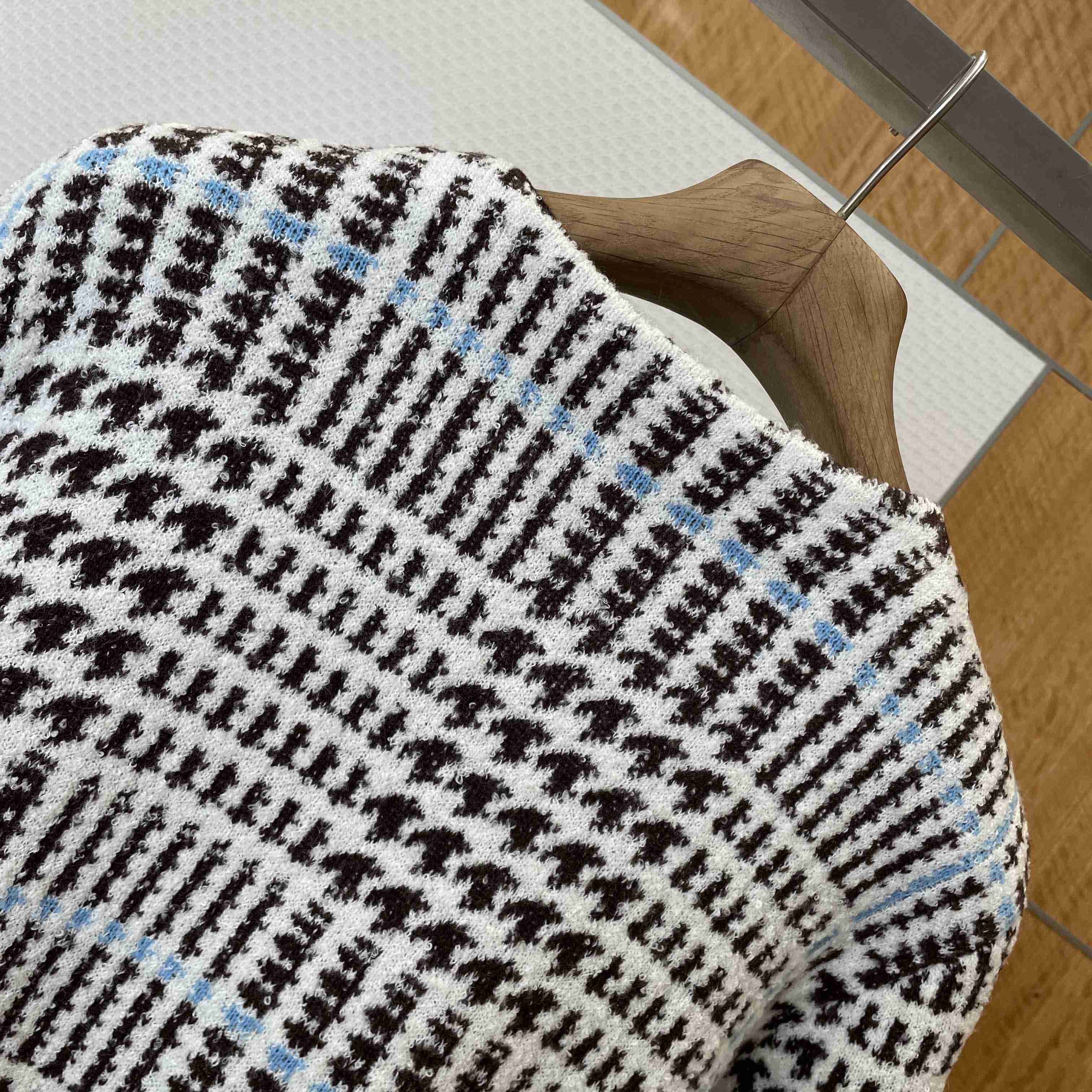 Louis Vuitton Textured Plaid Cardigan   1AJBSP - EUR FASHION