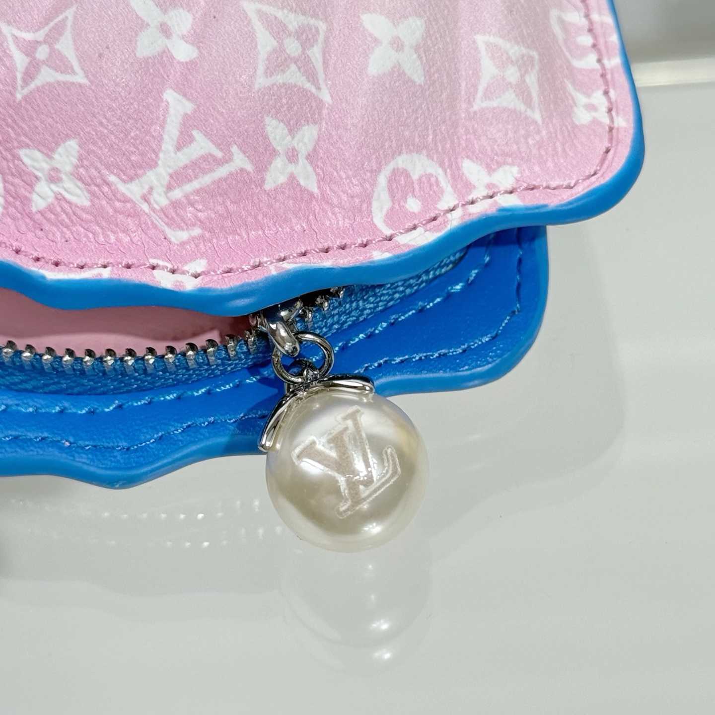 Louis Vuitton LV Shell Bag Charm    - EUR FASHION