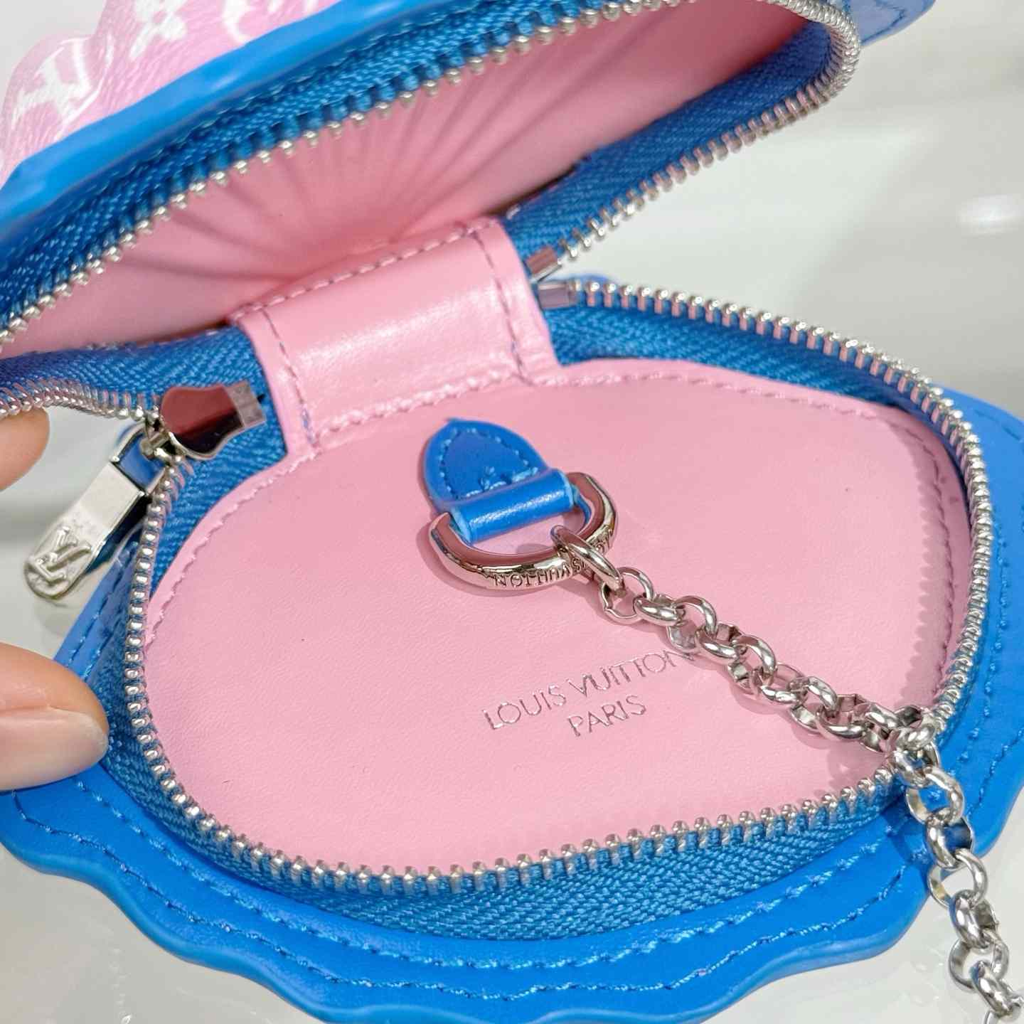 Louis Vuitton LV Shell Bag Charm    - EUR FASHION