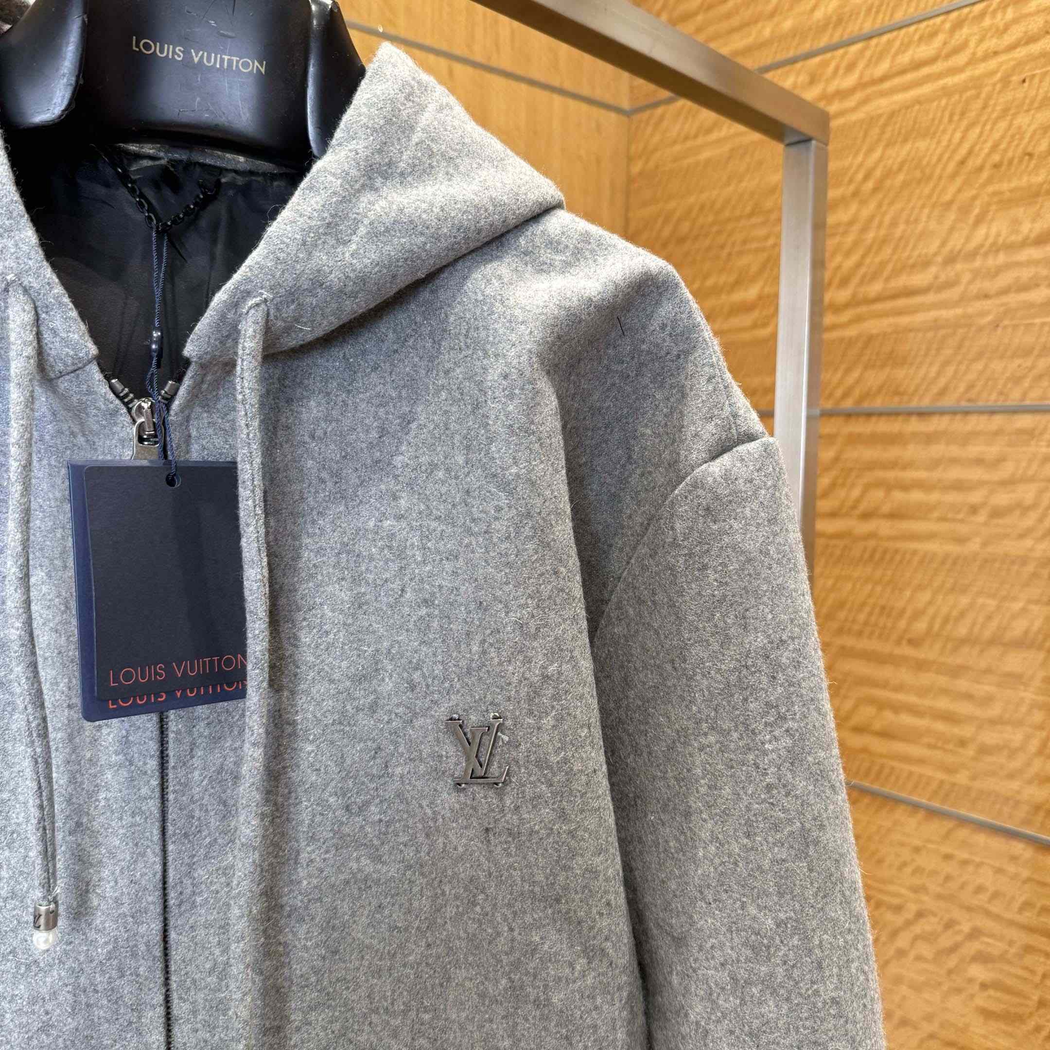 Louis Vuitton Tailored Technical Wool Hooded Blouson   1AFYBQ - EUR FASHION