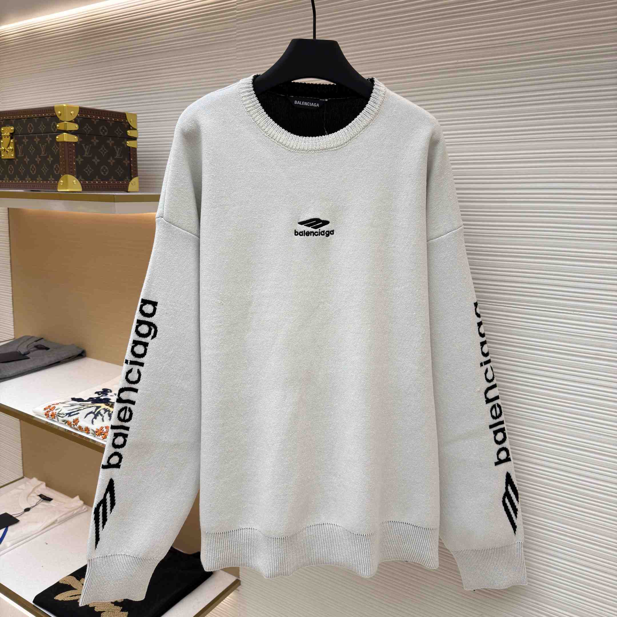 Balenciaga 3B Sports Icon Ski Crewneck In White And Black - EUR FASHION