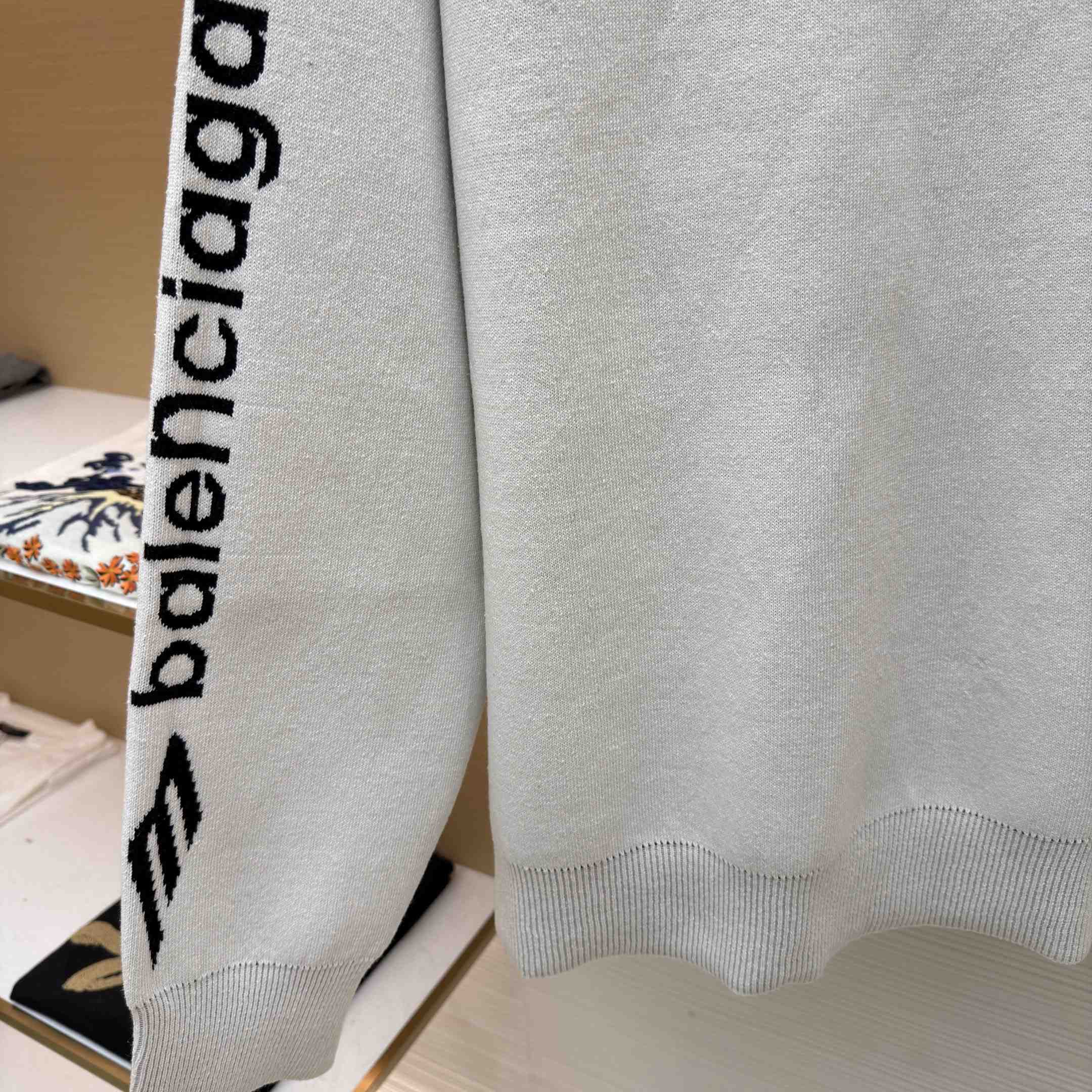 Balenciaga 3B Sports Icon Ski Crewneck In White And Black - EUR FASHION