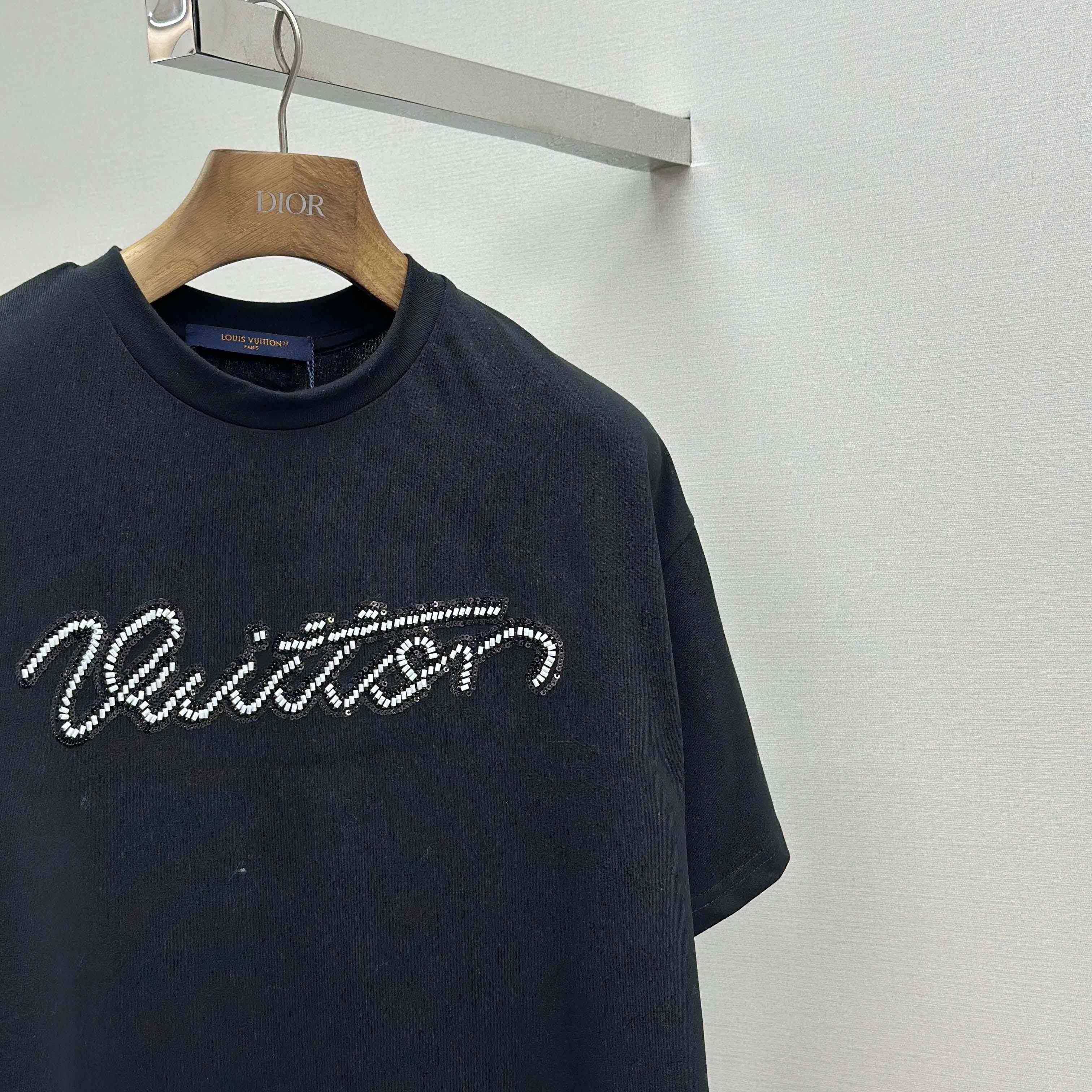 Louis Vuitton Embellished Signature Short-Sleeved T-Shirt   1AJCFH - EUR FASHION