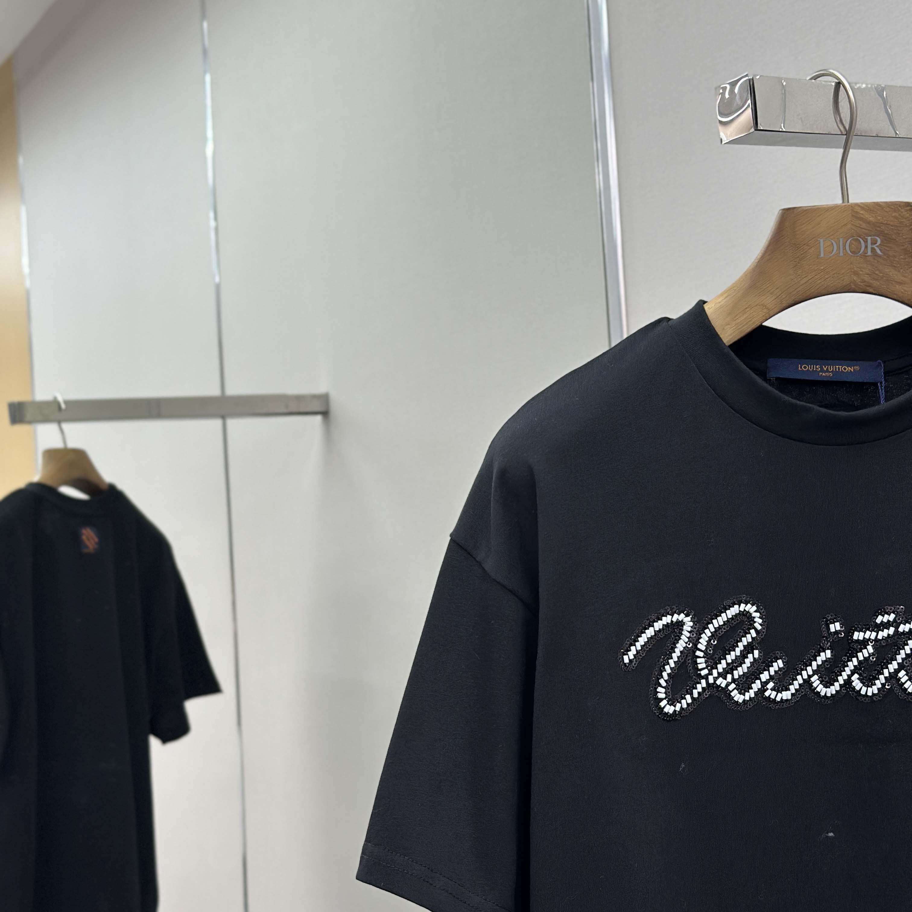 Louis Vuitton Embellished Signature Short-Sleeved T-Shirt   1AJCFH - EUR FASHION