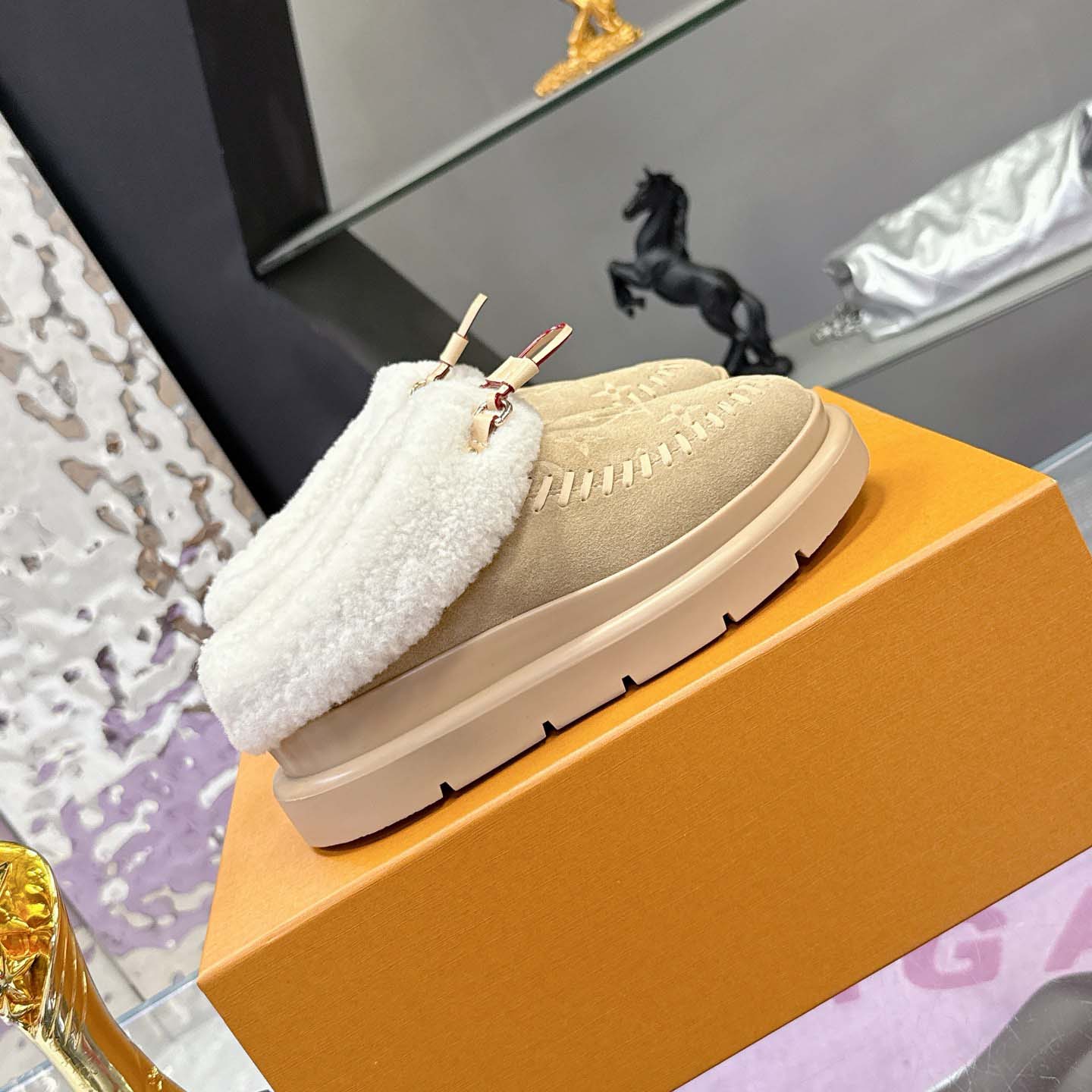 Louis Vuitton Cortina Closed Mule   1AITI6 - EUR FASHION