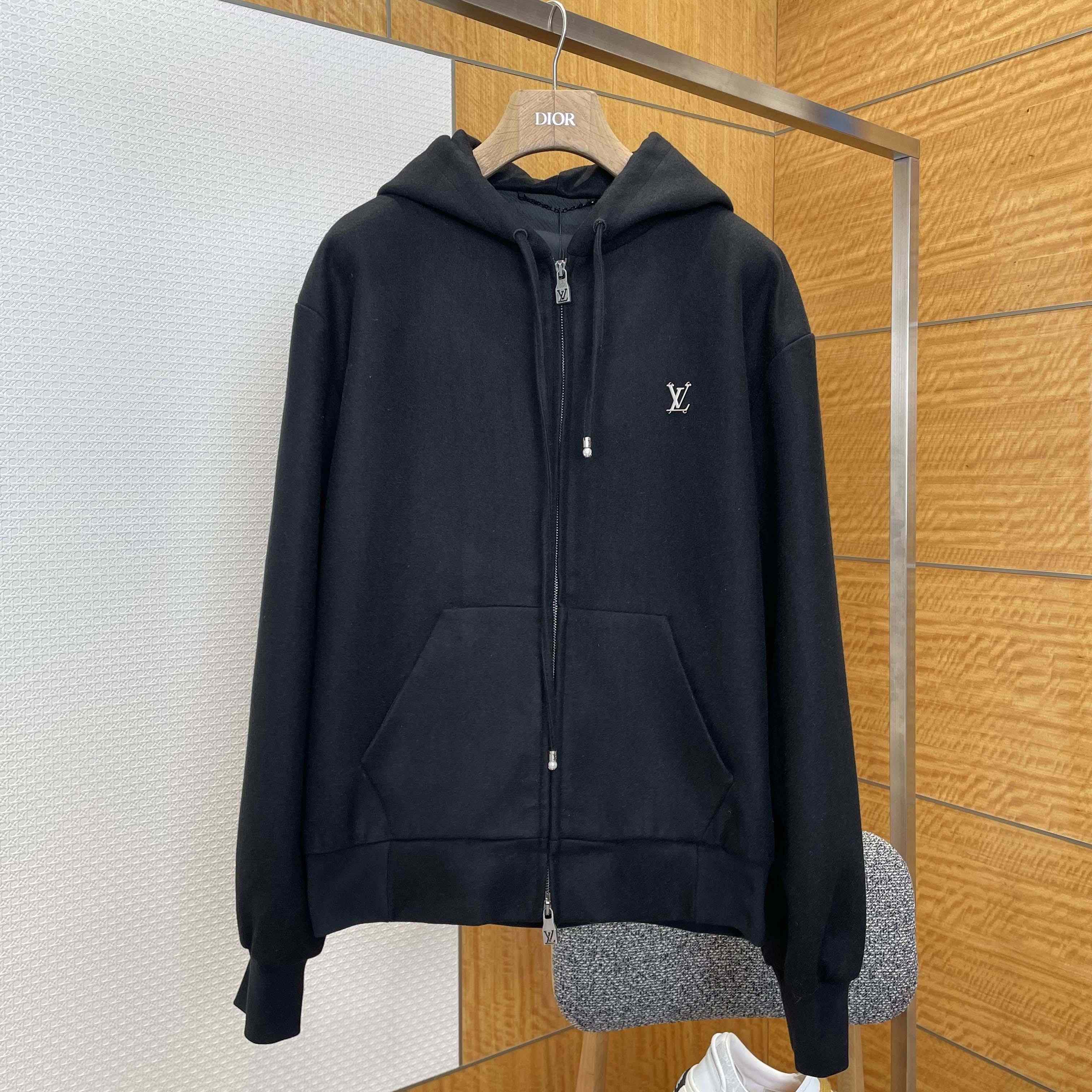 Louis Vuitton Tailored Technical Wool Hooded Blouson   1AIWFA - EUR FASHION