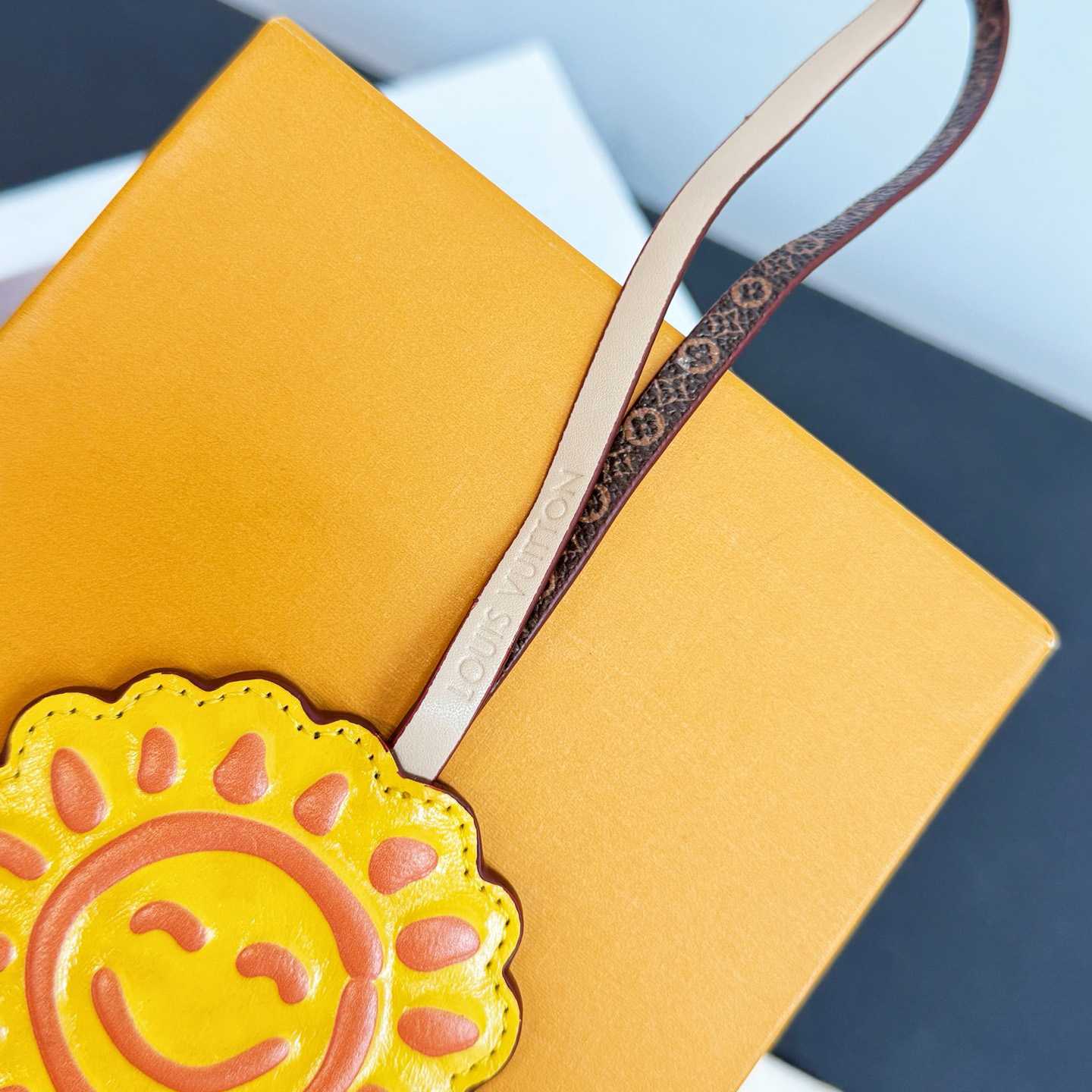 Louis Vuitton LV Sun Bag Charm   M02550 - EUR FASHION
