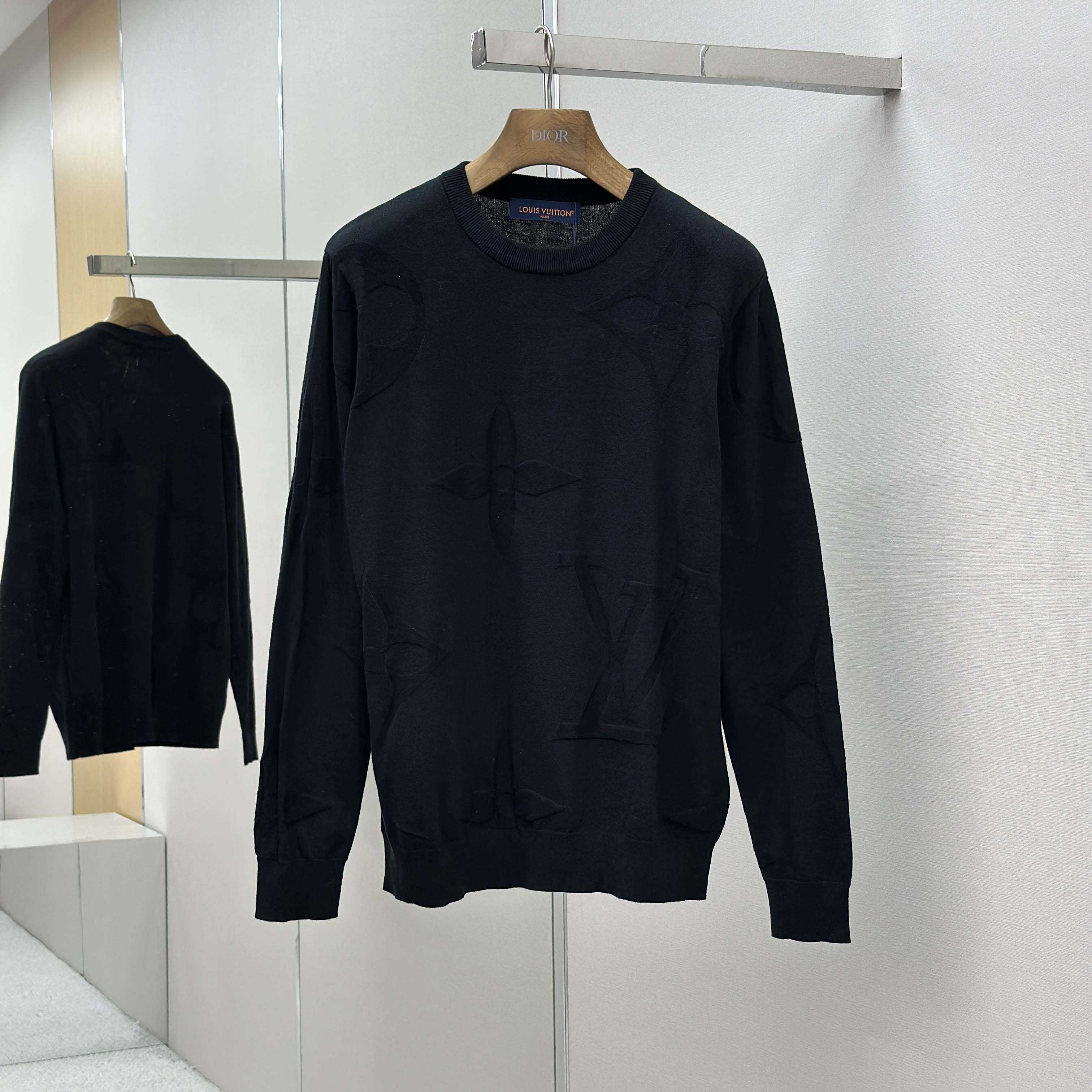 Louis Vuitton Monogram Long-Sleeved Cotton Crewneck   1AIWEB - EUR FASHION