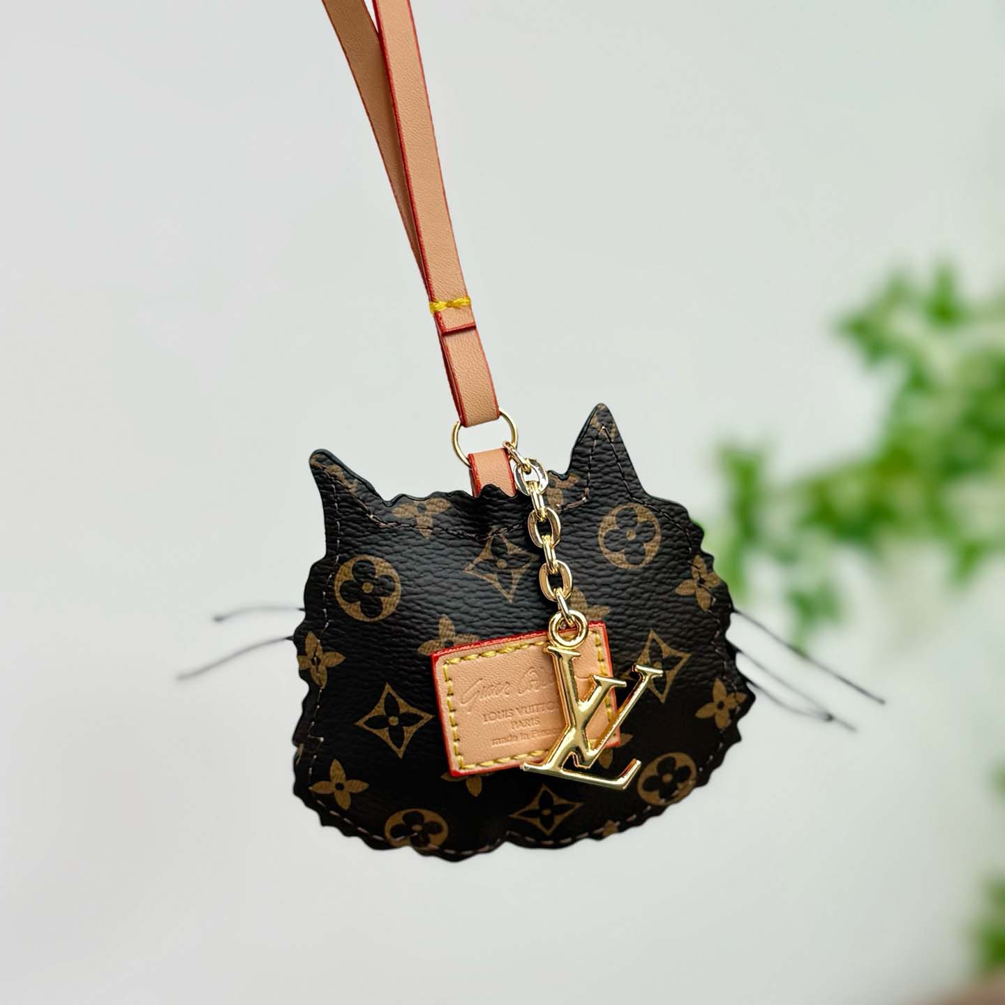 Louis Vuitton LV Cat Bag Charm   M02944   - EUR FASHION