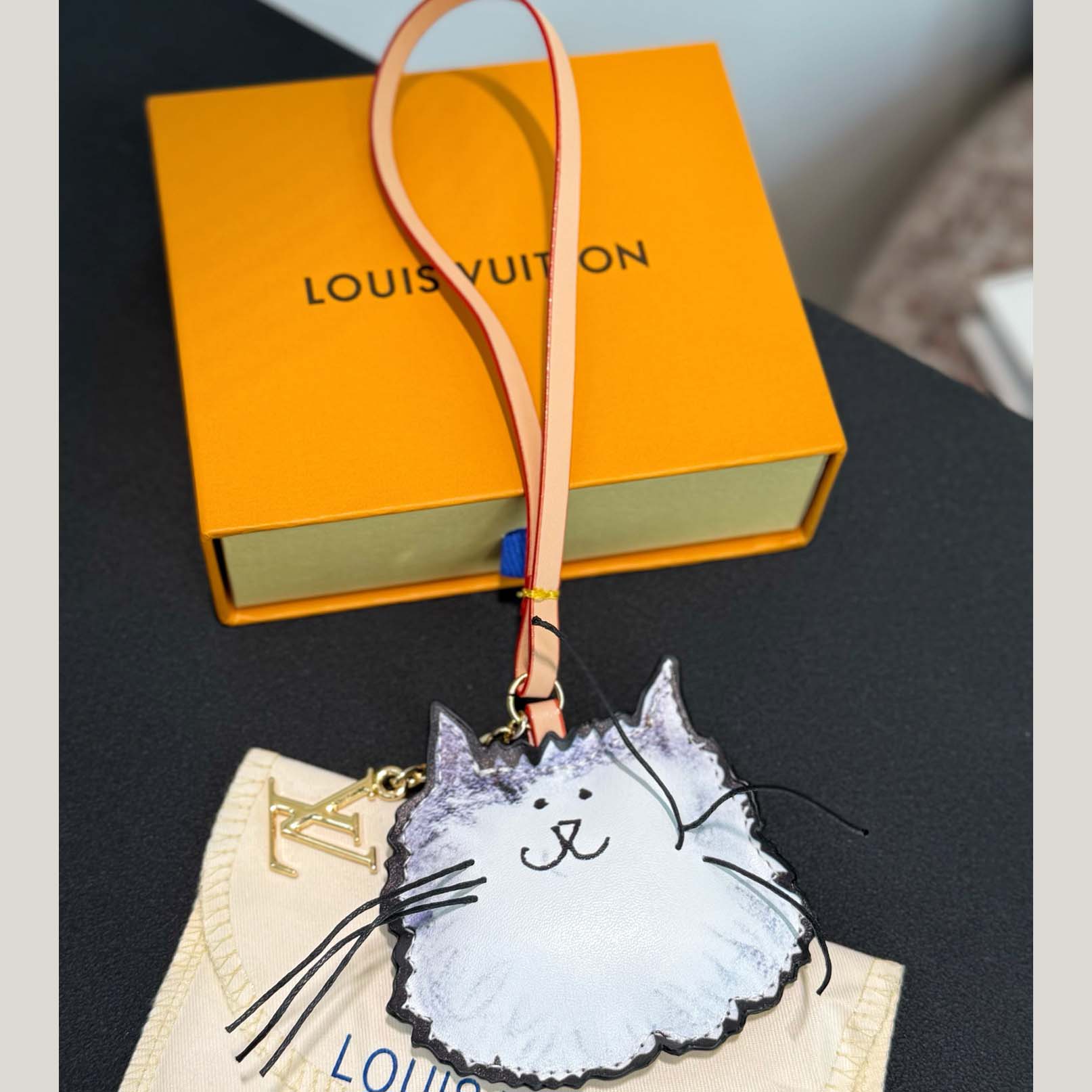 Louis Vuitton LV Cat Bag Charm   M02944   - EUR FASHION