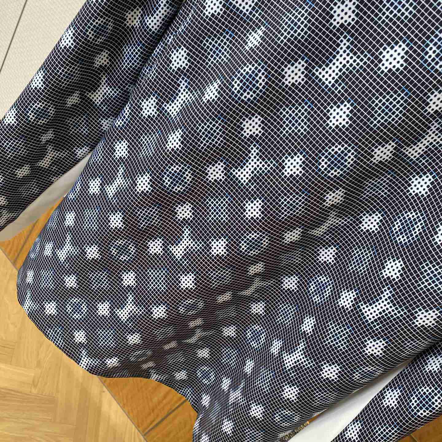 Louis Vuitton Monogram Technical Long-Sleeved T-Shirt   1AJCDC - EUR FASHION