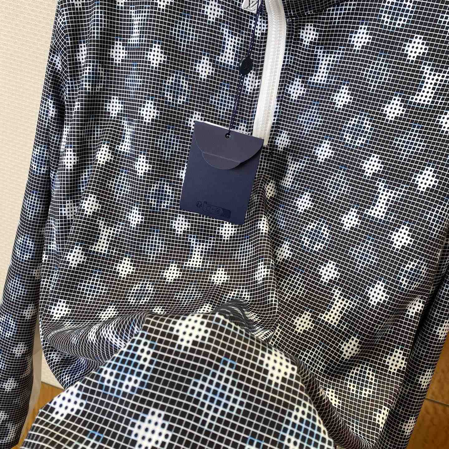 Louis Vuitton Monogram Technical Long-Sleeved T-Shirt   1AJCDC - EUR FASHION