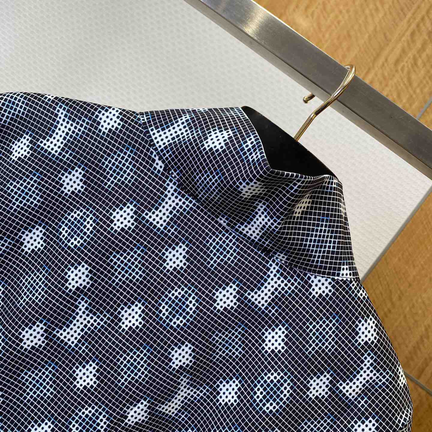 Louis Vuitton Monogram Technical Long-Sleeved T-Shirt   1AJCDC - EUR FASHION