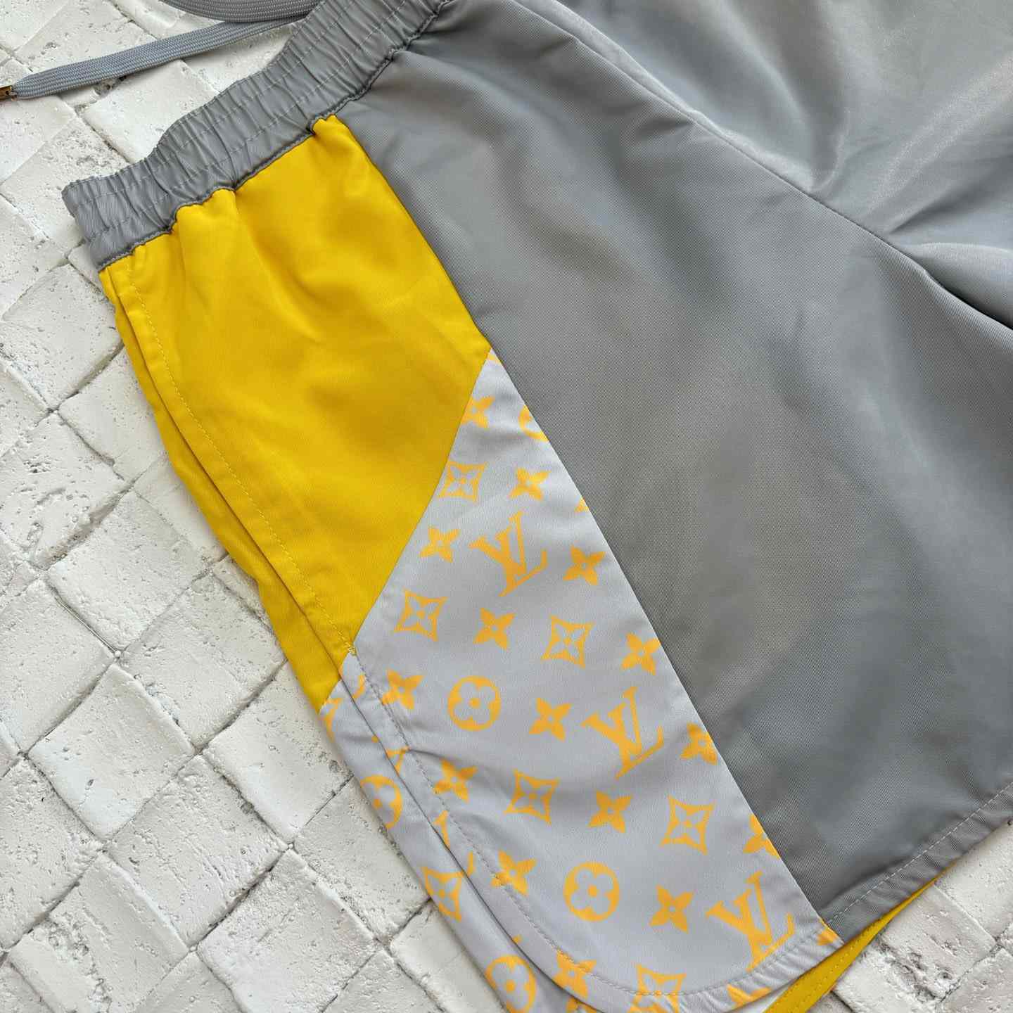 Louis Vuitton Monogram Track Shorts   1AHVQR - EUR FASHION