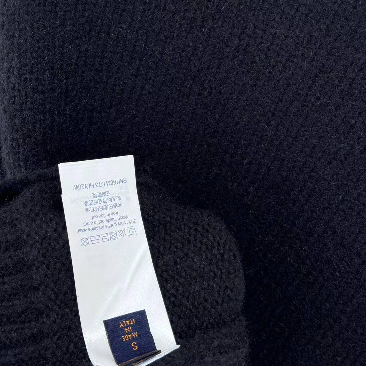 Louis Vuitton Chunky Intarsia Signature Cardigan   1AJBXP - EUR FASHION