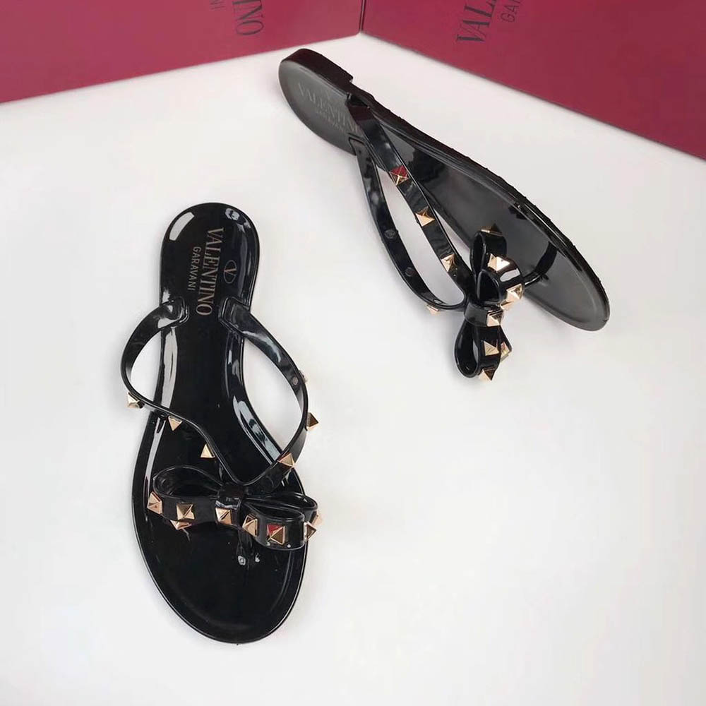 Valentino Garavani Rockstud PVC Flip Flop(Black) - EUR FASHION