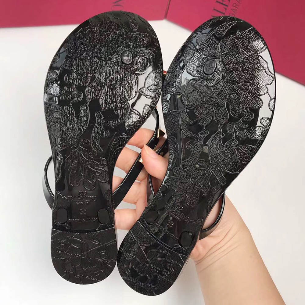 Valentino Garavani Rockstud PVC Flip Flop(Black) - EUR FASHION