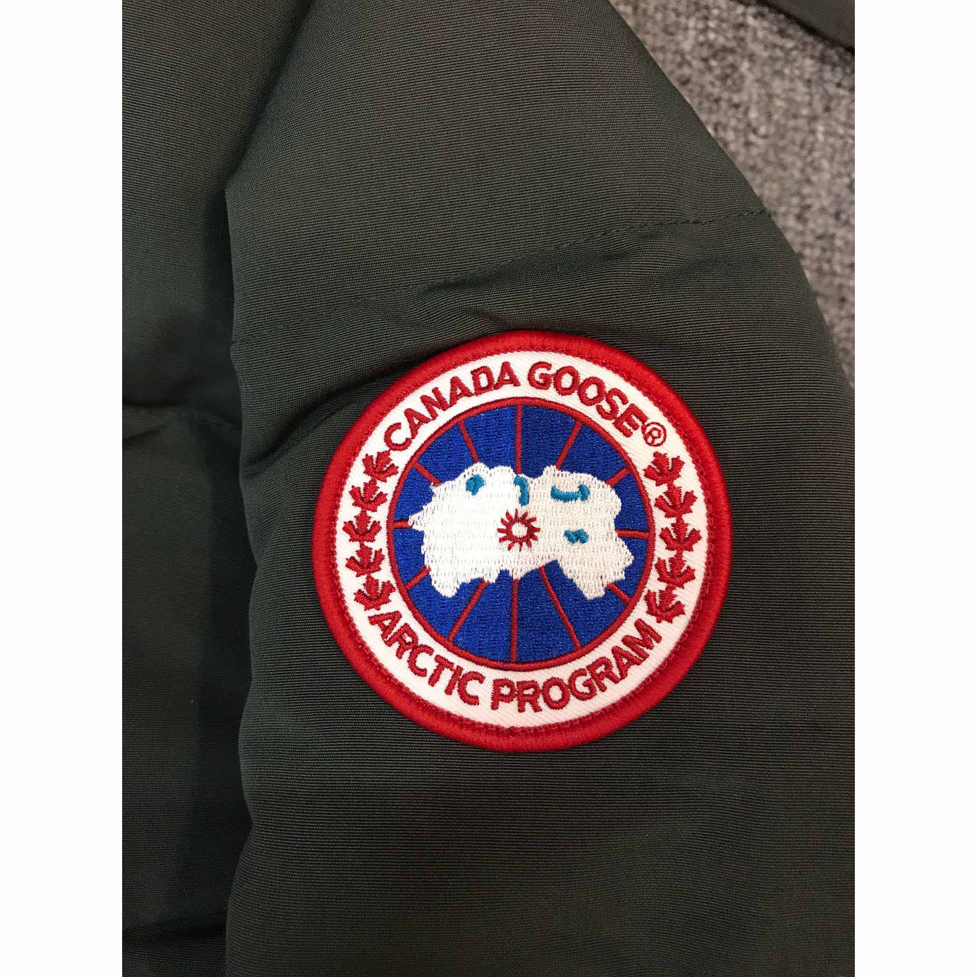 Canada Goose Black Down Jacket - EUR FASHION
