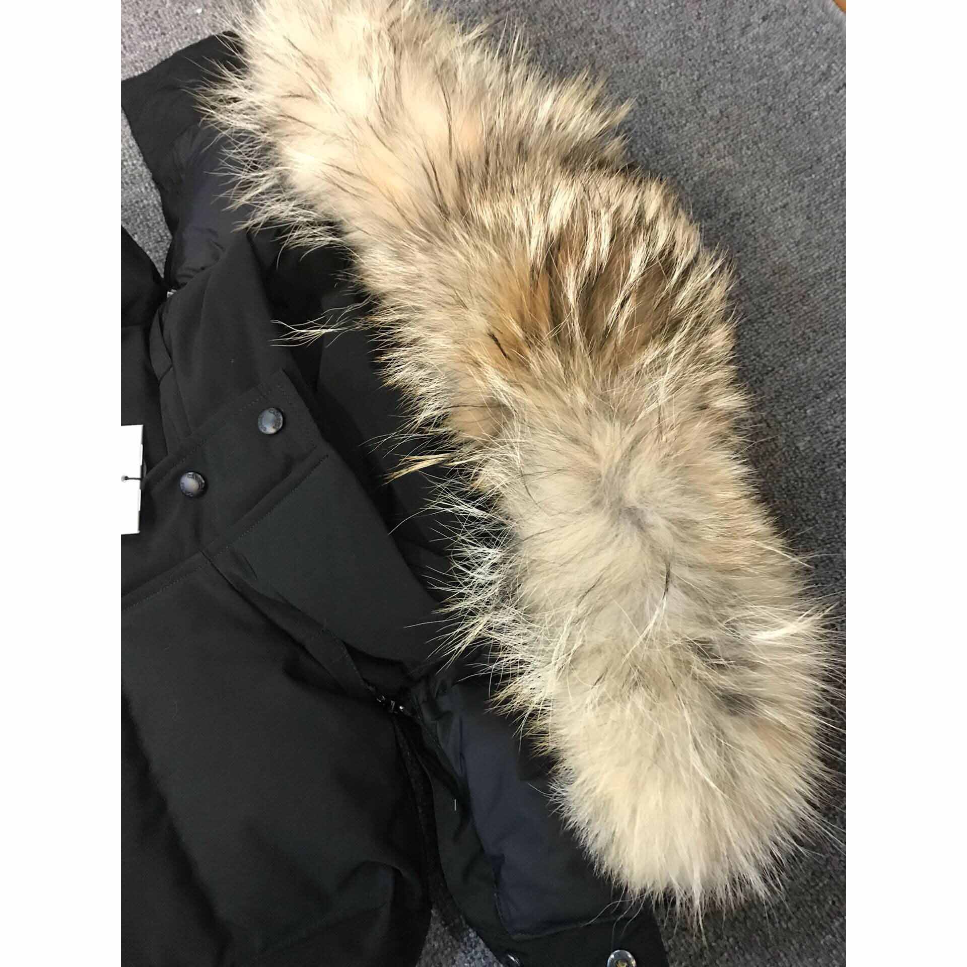 Canada Goose Black Down Jacket - EUR FASHION