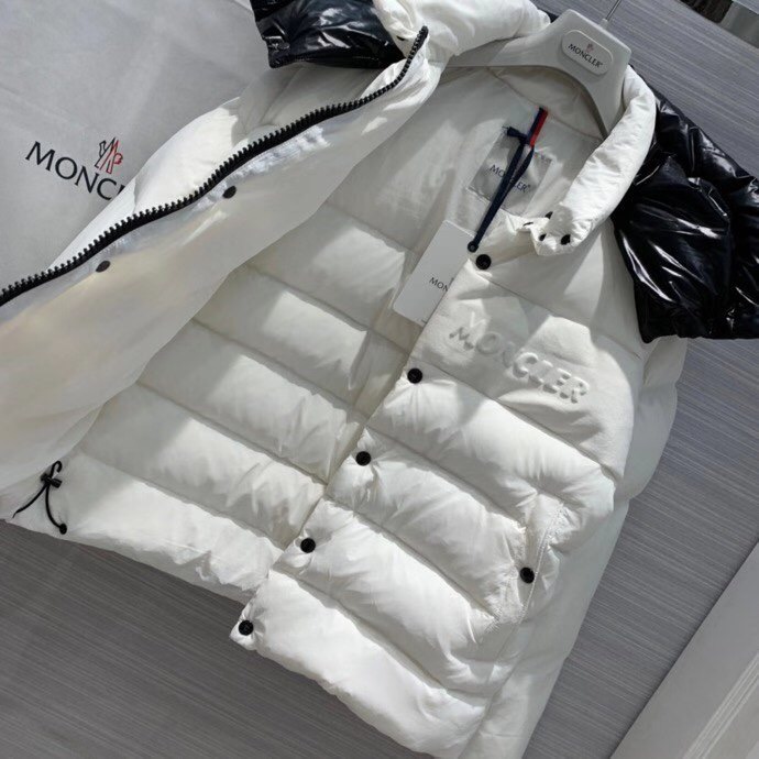 Moncler Aubrac Padded Jacket - EUR FASHION