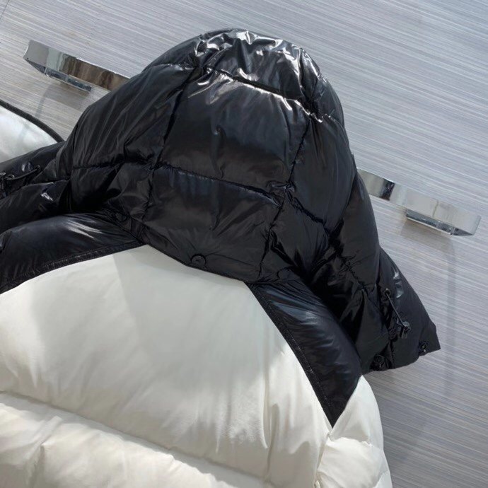 Moncler Aubrac Padded Jacket - EUR FASHION
