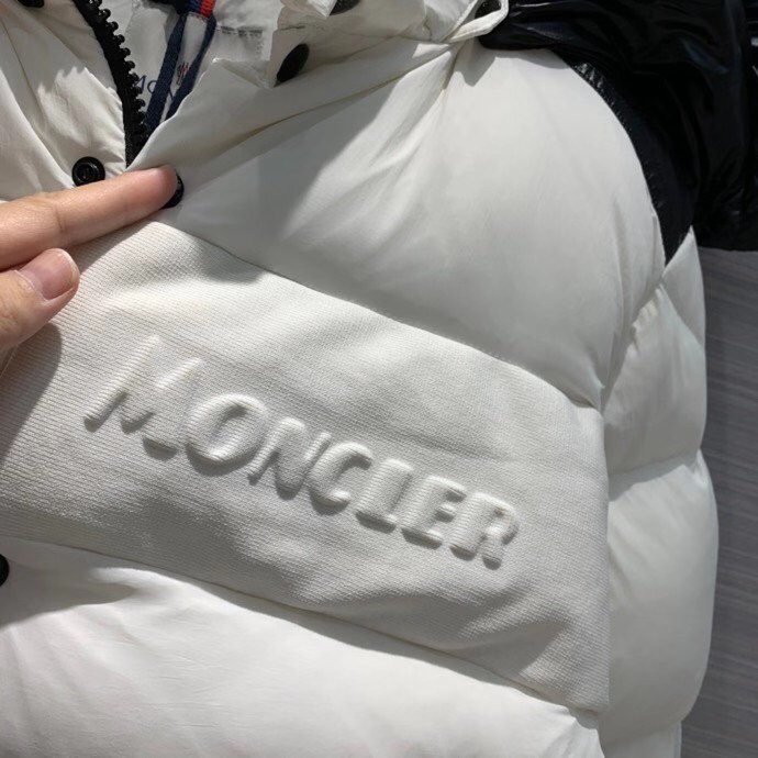 Moncler Aubrac Padded Jacket - EUR FASHION
