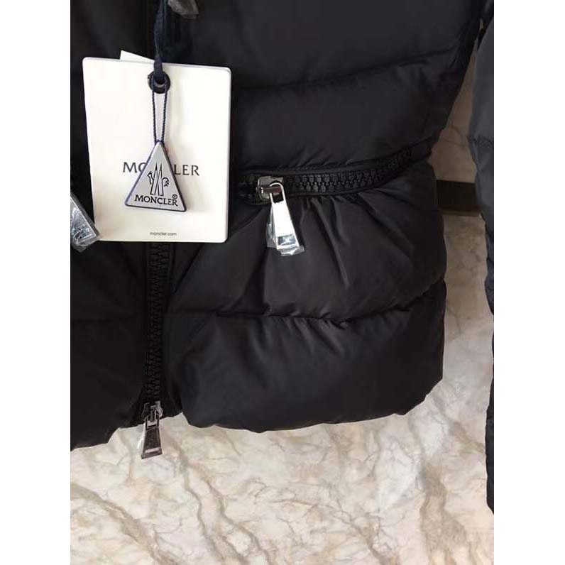 Moncler Quilted Zipped Padded Jacket - EUR FASHION