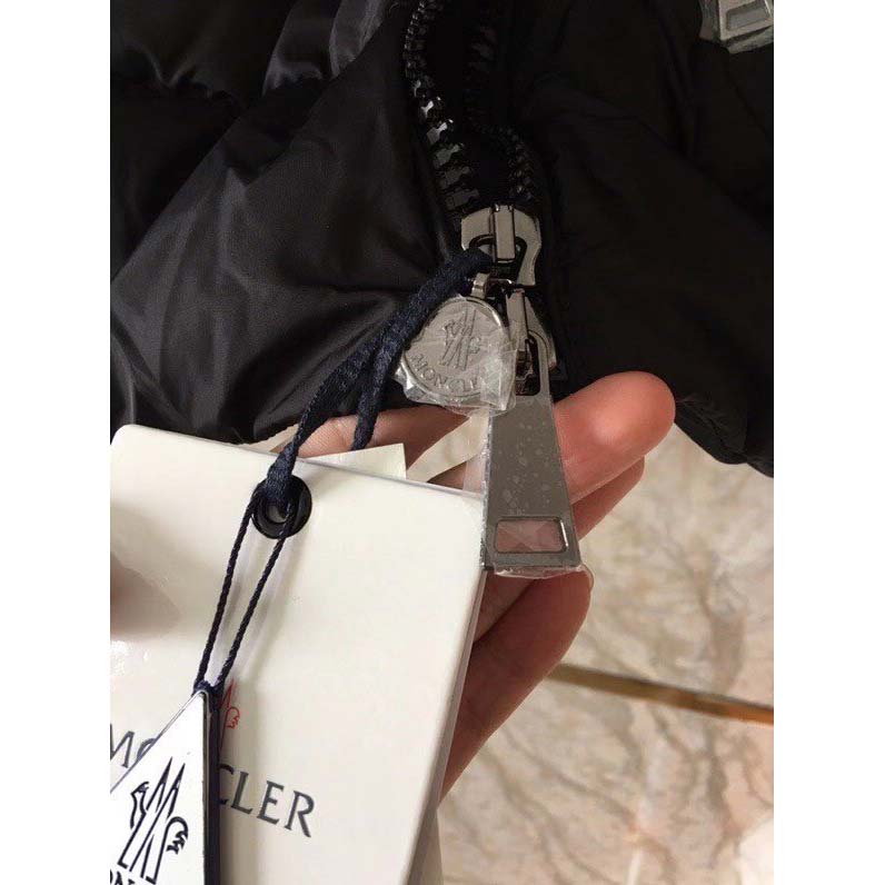 Moncler Quilted Zipped Padded Jacket - EUR FASHION